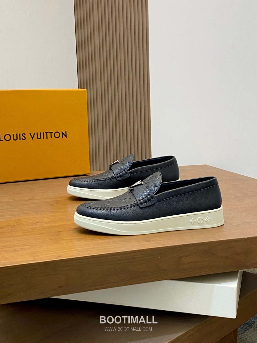 Louis Vuitton Monogram Logo Leather Mesh White Sneakers 루이비통 모노그램 로고 레더 메쉬 화이트 스니커즈 3