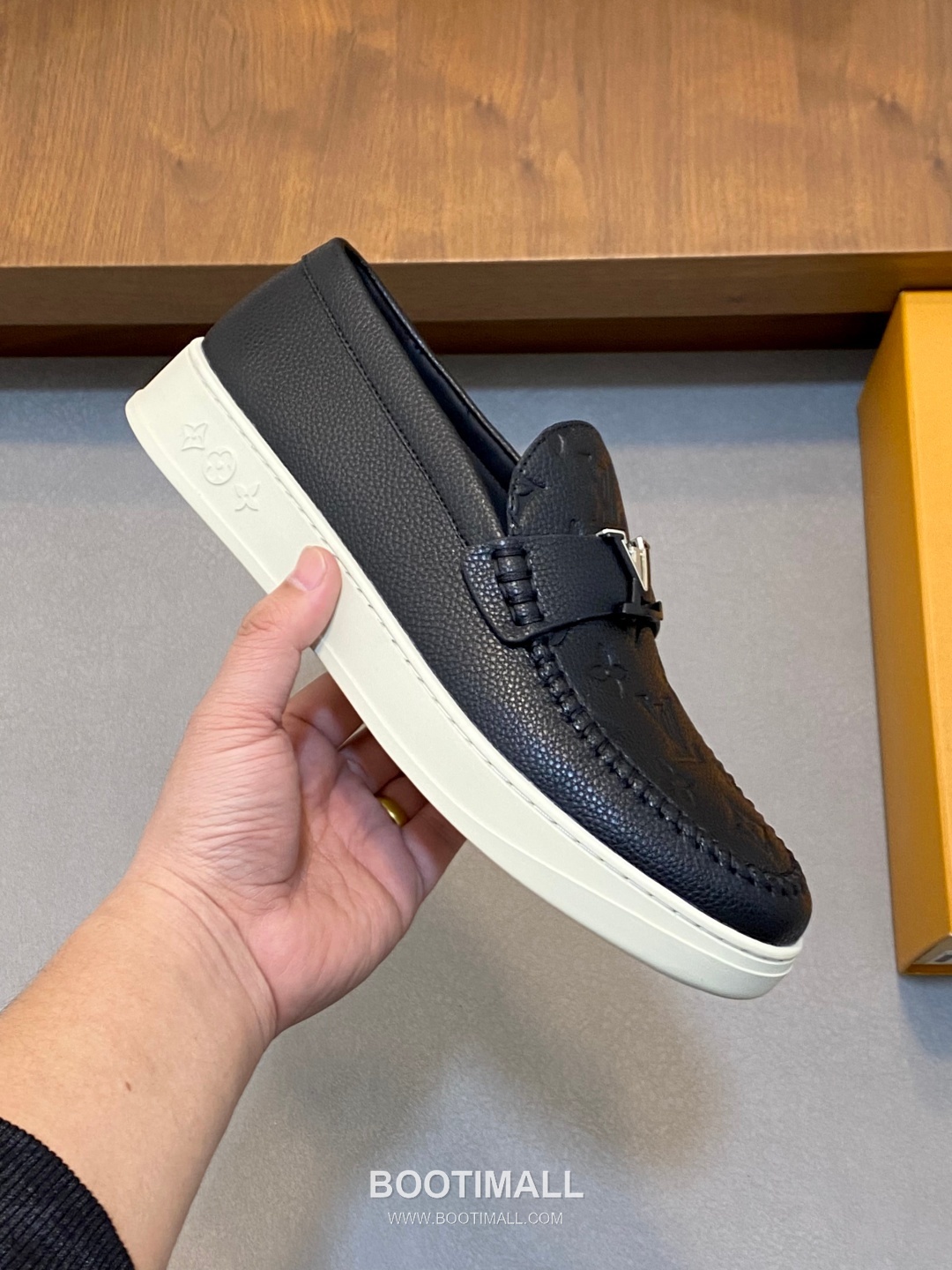 Louis Vuitton Monogram Logo Leather Mesh White Sneakers 루이비통 모노그램 로고 레더 메쉬 화이트 스니커즈 4