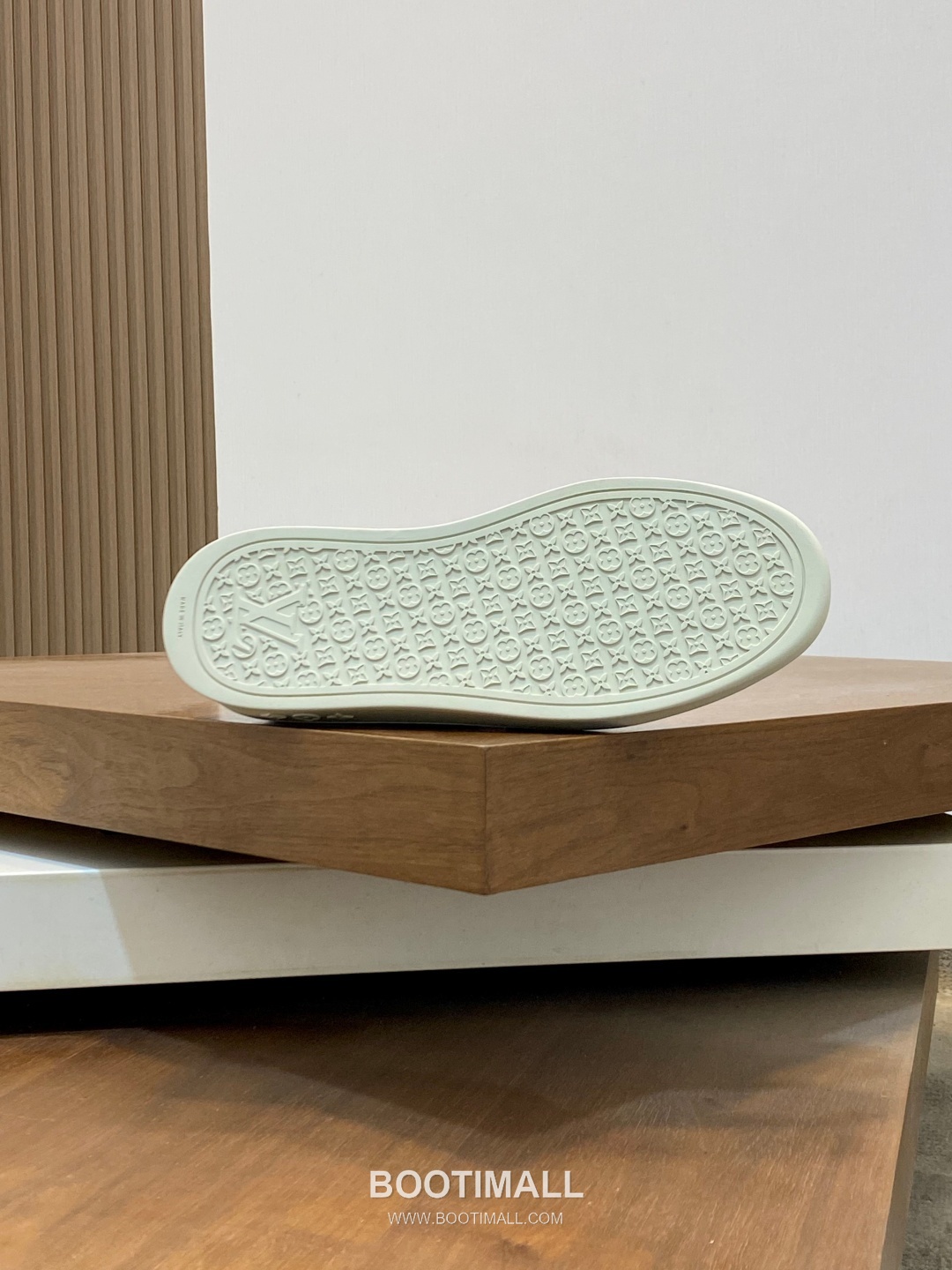 Louis Vuitton Monogram Logo Leather Mesh White Sneakers 루이비통 모노그램 로고 레더 메쉬 화이트 스니커즈 9