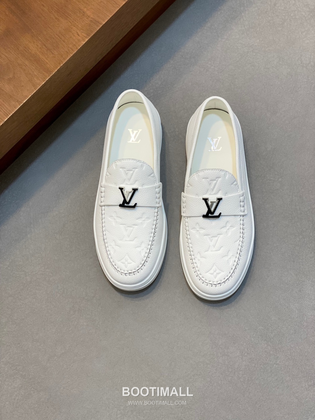 Louis Vuitton Monogram Logo Leather Mesh White Sneakers 루이비통 모노그램 로고 레더 메쉬 화이트 스니커즈 1