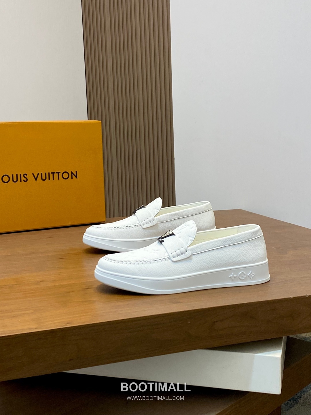Louis Vuitton Monogram Logo Leather Mesh White Sneakers 루이비통 모노그램 로고 레더 메쉬 화이트 스니커즈 3