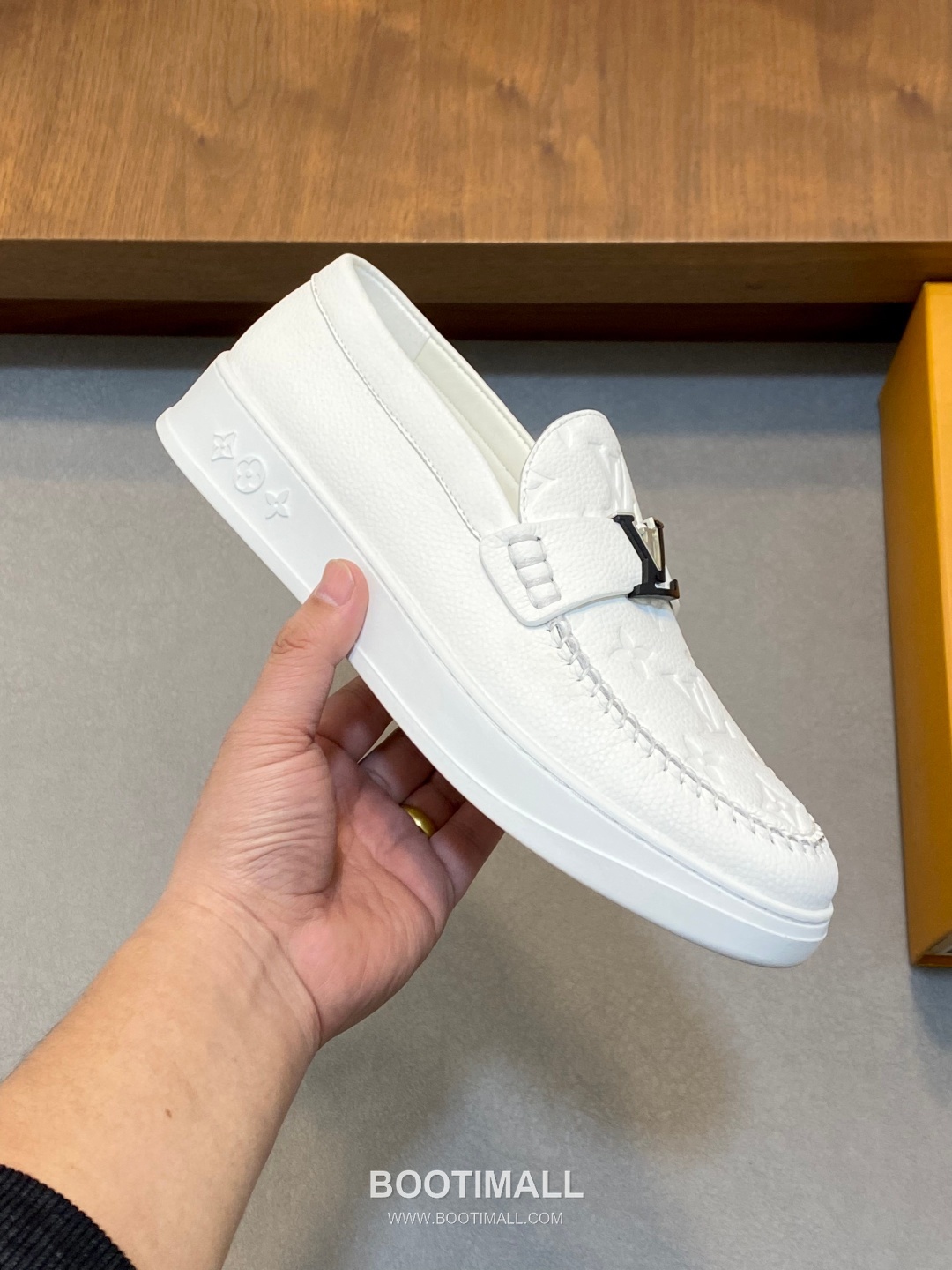 Louis Vuitton Monogram Logo Leather Mesh White Sneakers 루이비통 모노그램 로고 레더 메쉬 화이트 스니커즈 4