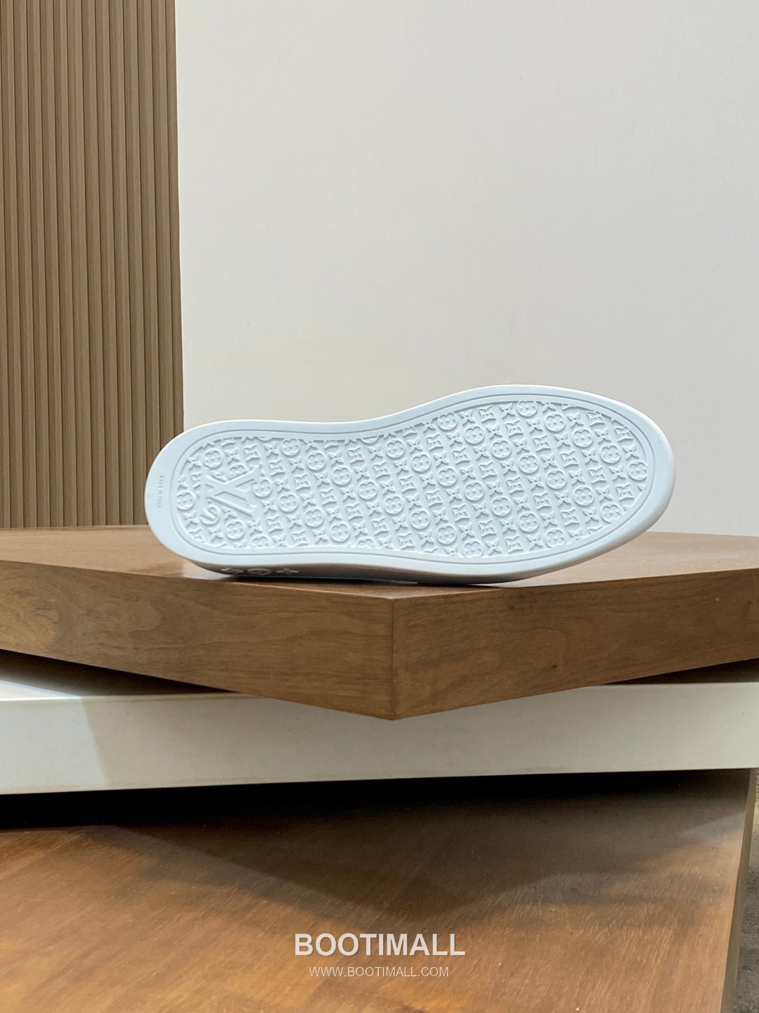 Louis Vuitton Monogram Logo Leather Mesh White Sneakers 루이비통 모노그램 로고 레더 메쉬 화이트 스니커즈 9