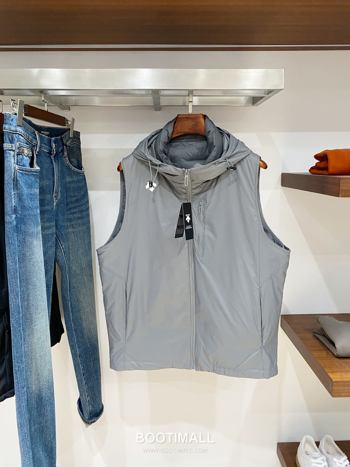 Off-White Descente Down Vest Lightweight Warm 디센트 다운 베스트 경량 보온 남성 조끼 P490 2