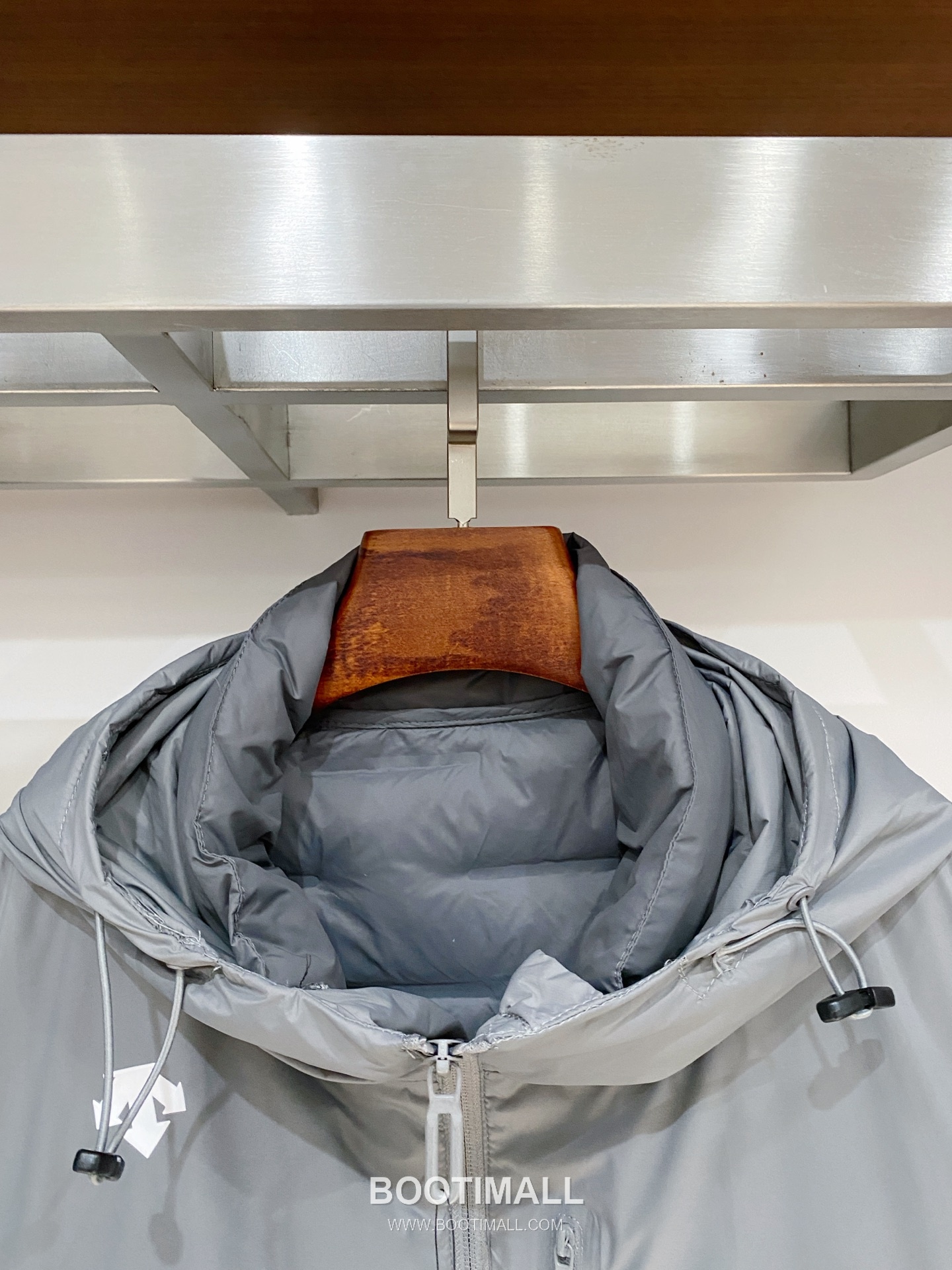 Off-White Descente Down Vest Lightweight Warm 디센트 다운 베스트 경량 보온 남성 조끼 P490 3