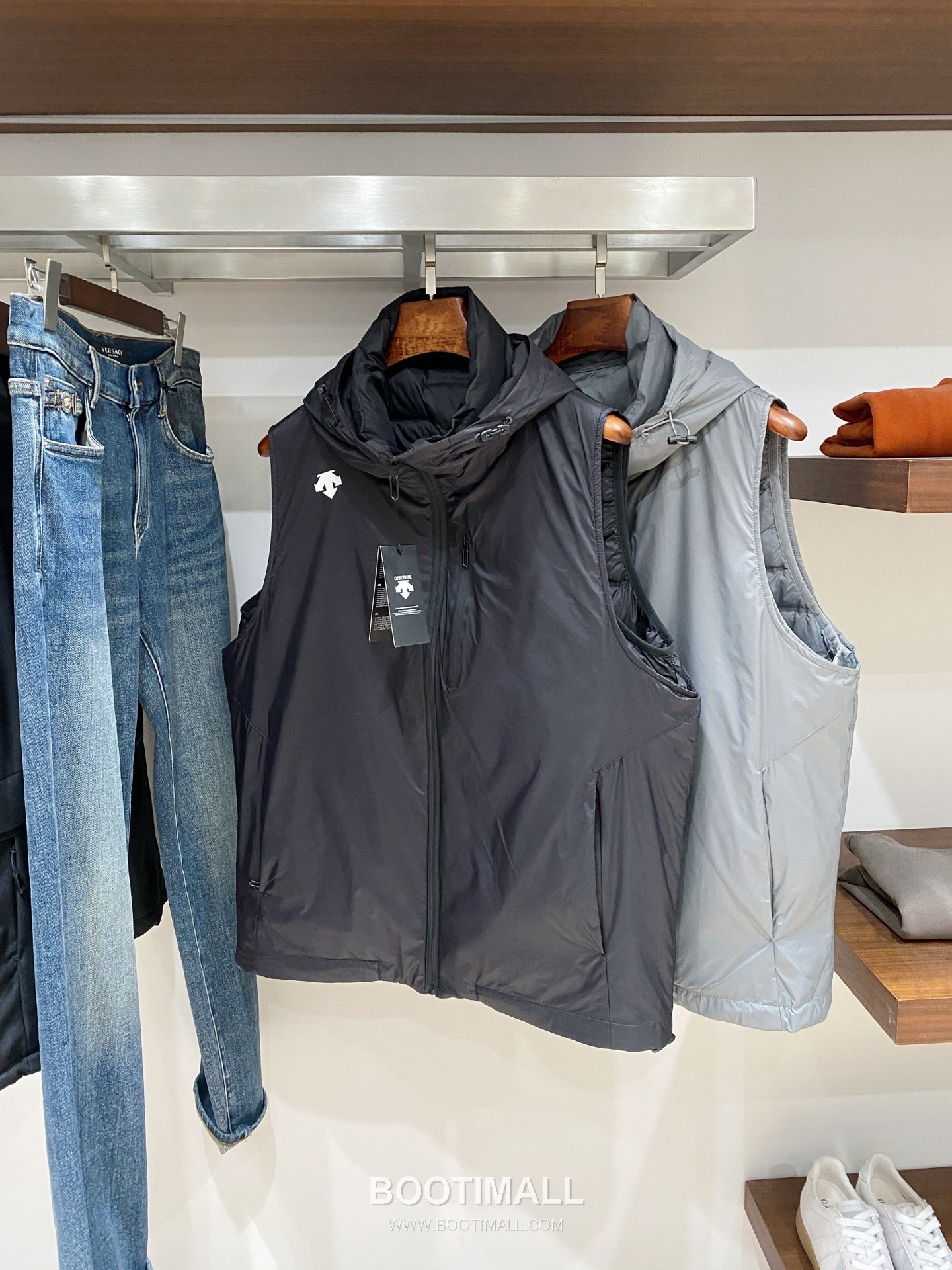 Off-White Descente Down Vest Men 디센트 다운 베스트 남성 조끼 P490 1