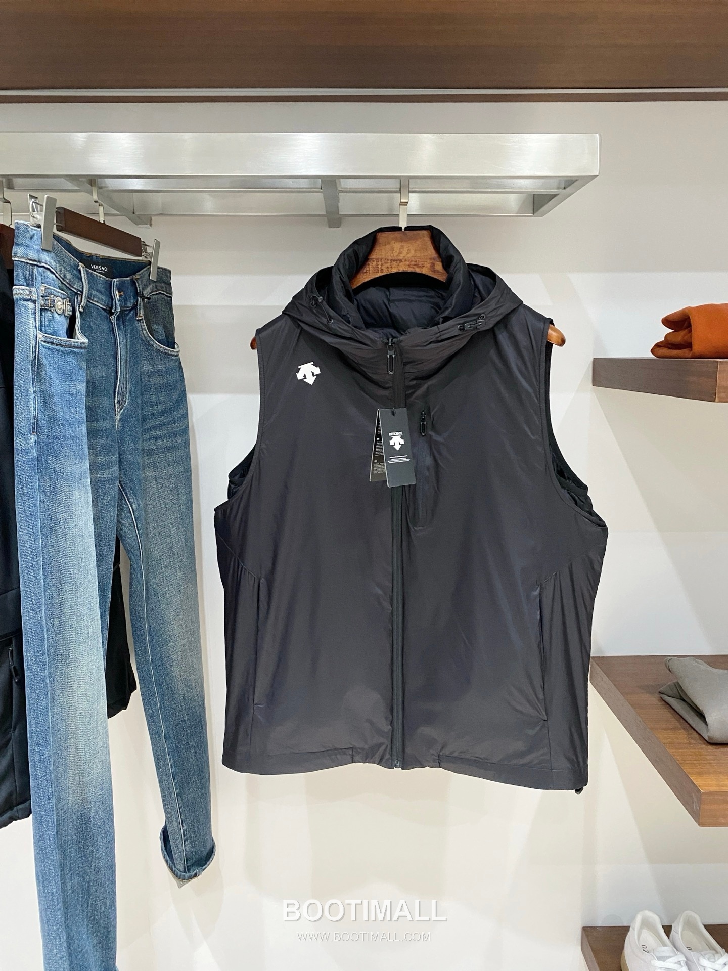 Off-White Descente Down Vest Men 디센트 다운 베스트 남성 조끼 P490 2