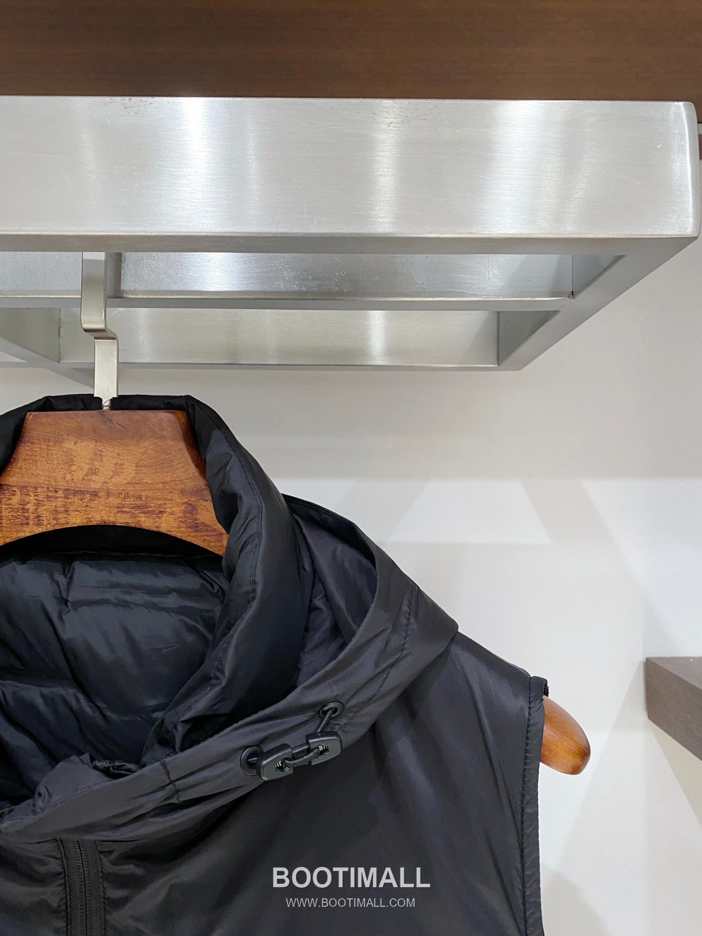 Off-White Descente Down Vest Men 디센트 다운 베스트 남성 조끼 P490 4