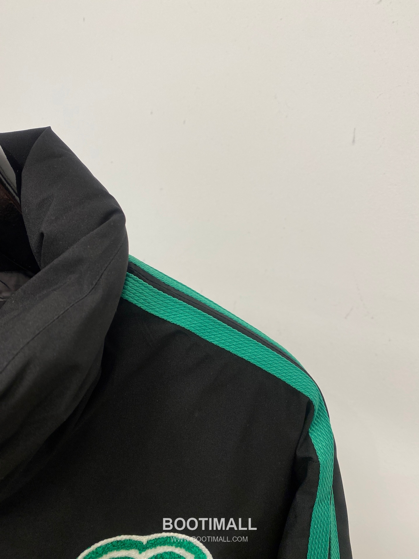 AMI Light Down Jacket Black 아미 라이트 다운 자켓 블랙 P640 3