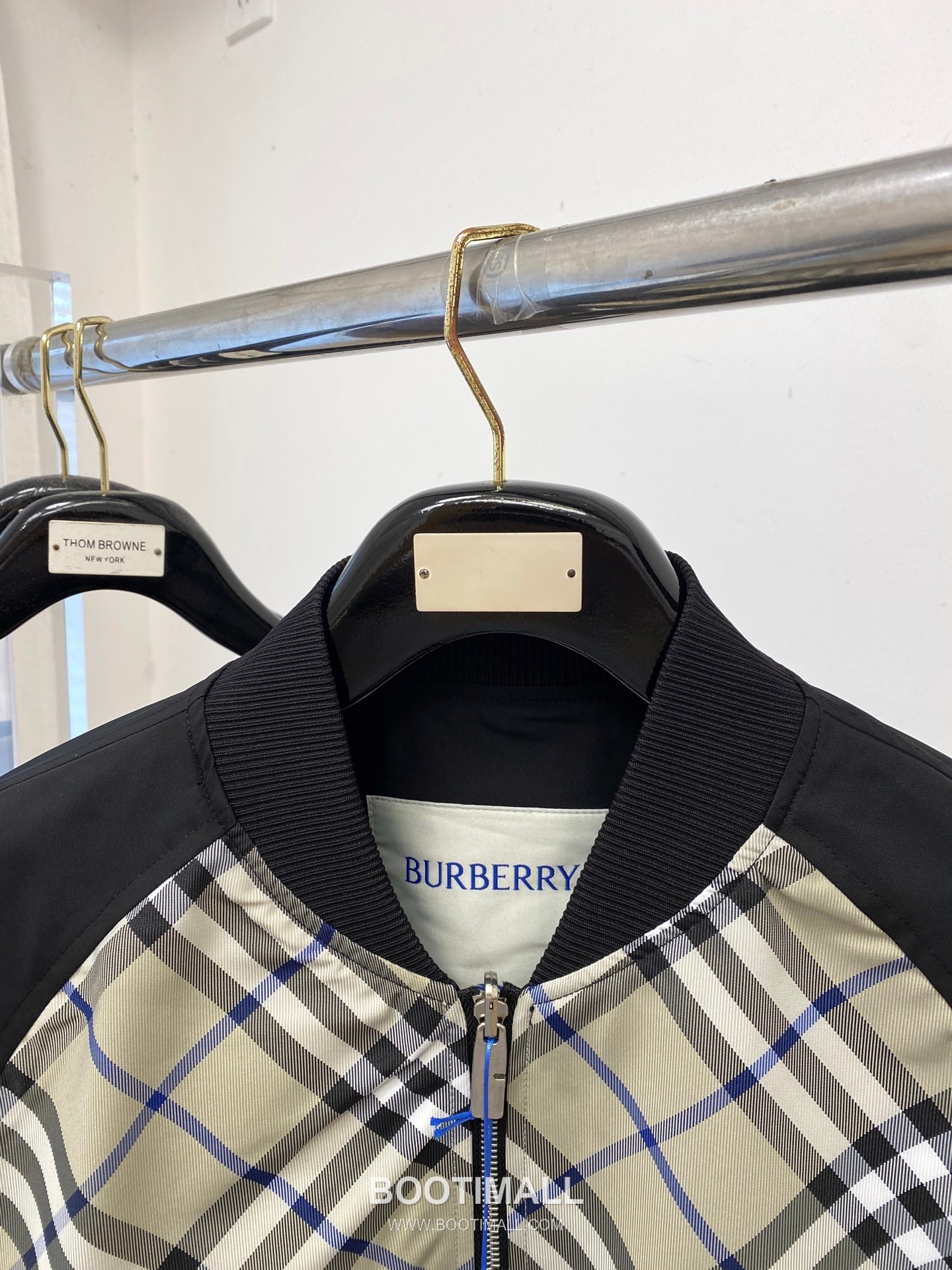 Burberry Reversible Logo Jacket Navy Beige 버버리 리버서블 로고 자켓 네이비 베이지 P400 2