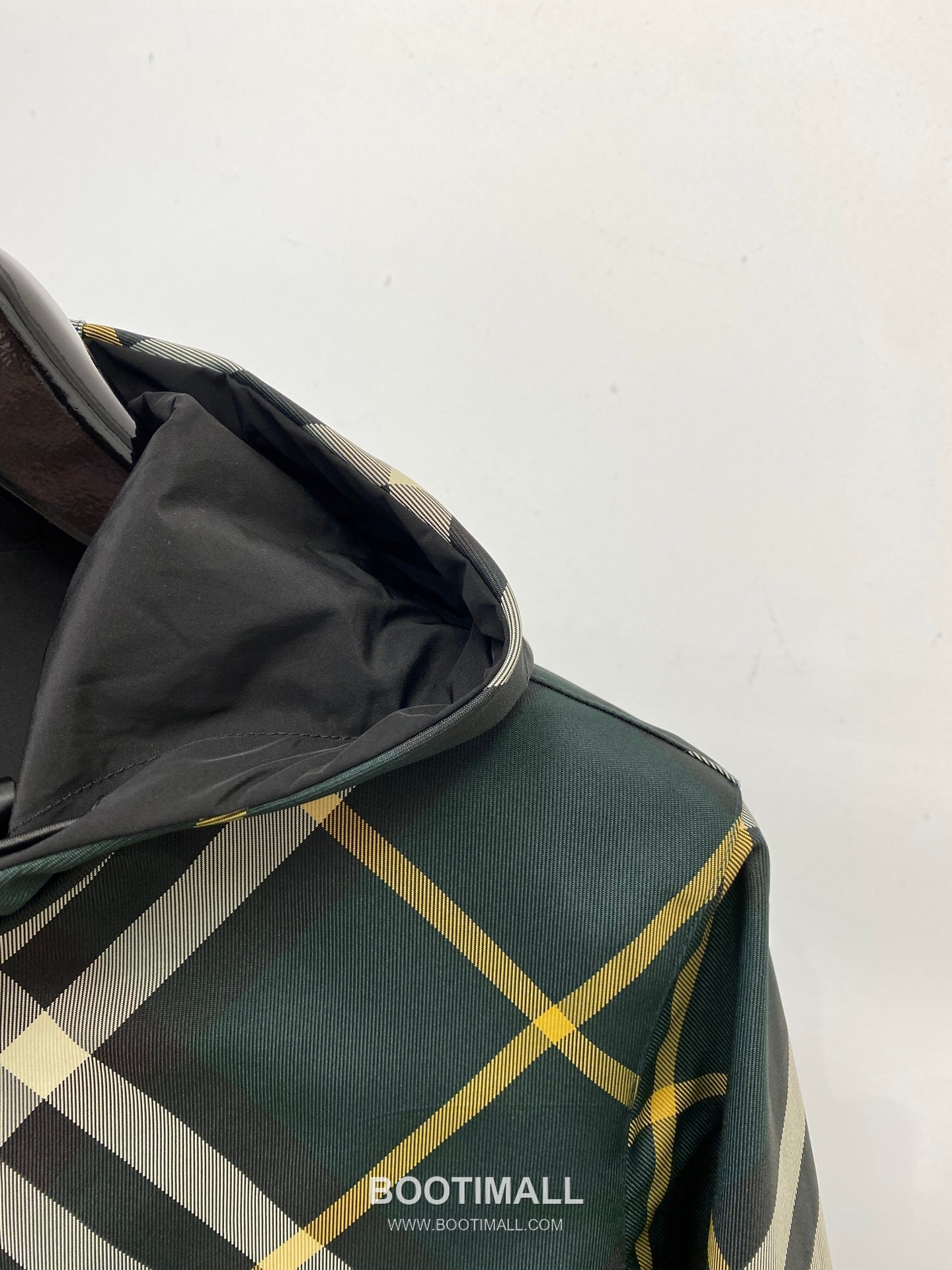 Burberry Reversible Embroidered Logo Jacket Navy Beige 버버리 리버서블 엠브로이더드 로고 자켓 네이비 베이지 P410 3