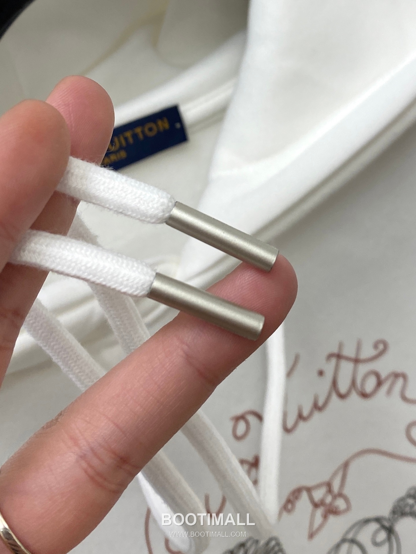 Louis Vuitton Logo Print Fleece-Lined Cotton Sweatshirt Black 루이비통 로고 프린트 기모 안감 코튼 스웨트셔츠 블랙 4