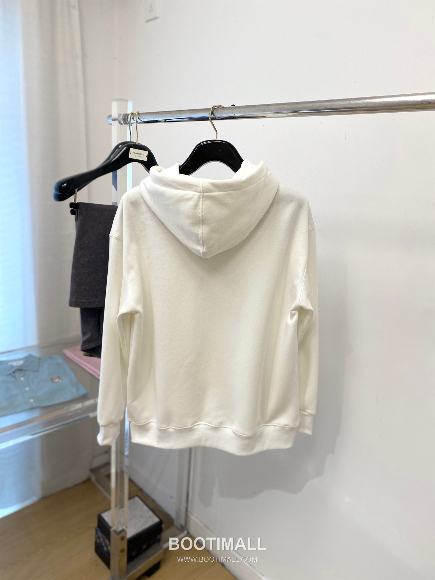 Louis Vuitton Logo Print Fleece-Lined Cotton Sweatshirt Black 루이비통 로고 프린트 기모 안감 코튼 스웨트셔츠 블랙 9