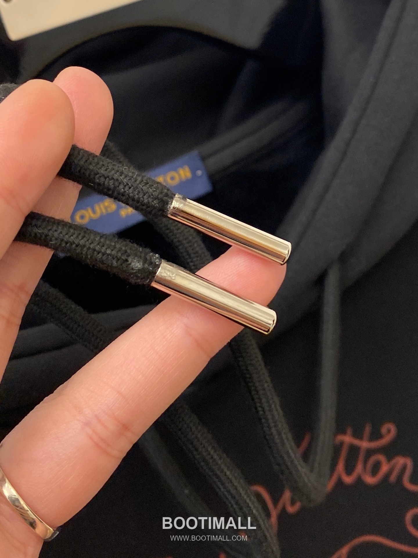 Louis Vuitton Logo Print Fleece-Lined Cotton Sweatshirt Black 루이비통 로고 프린트 기모 안감 코튼 스웨트셔츠 블랙 4