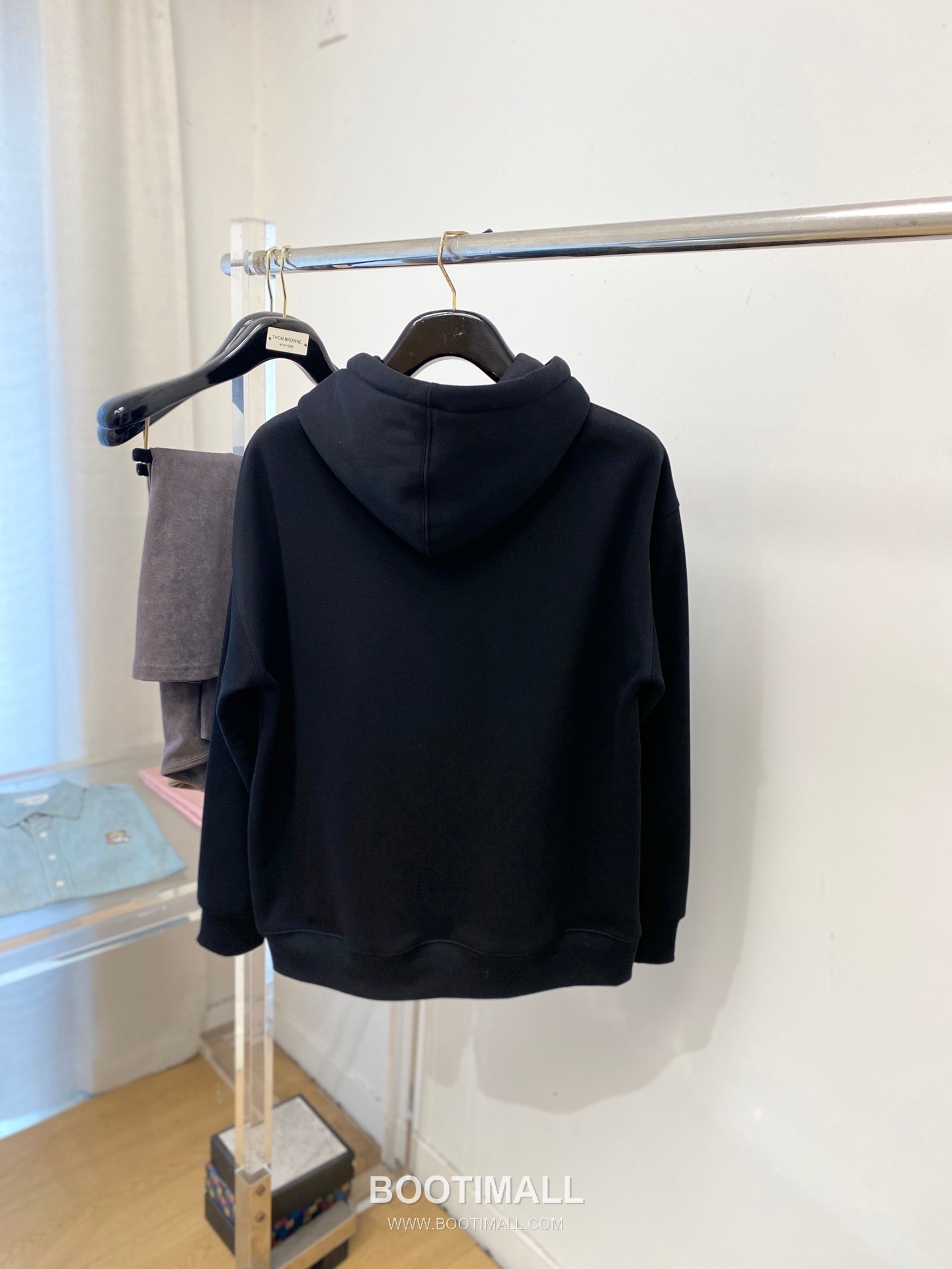 Louis Vuitton Logo Print Fleece-Lined Cotton Sweatshirt Black 루이비통 로고 프린트 기모 안감 코튼 스웨트셔츠 블랙 9