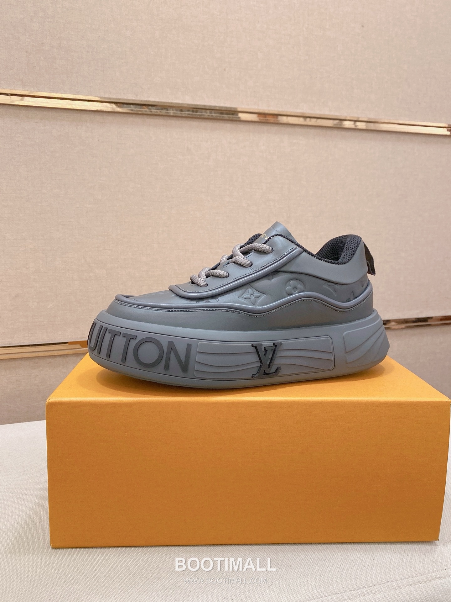 Louis Vuitton Leather Sneakers 루이비통 레더 스니커즈 1