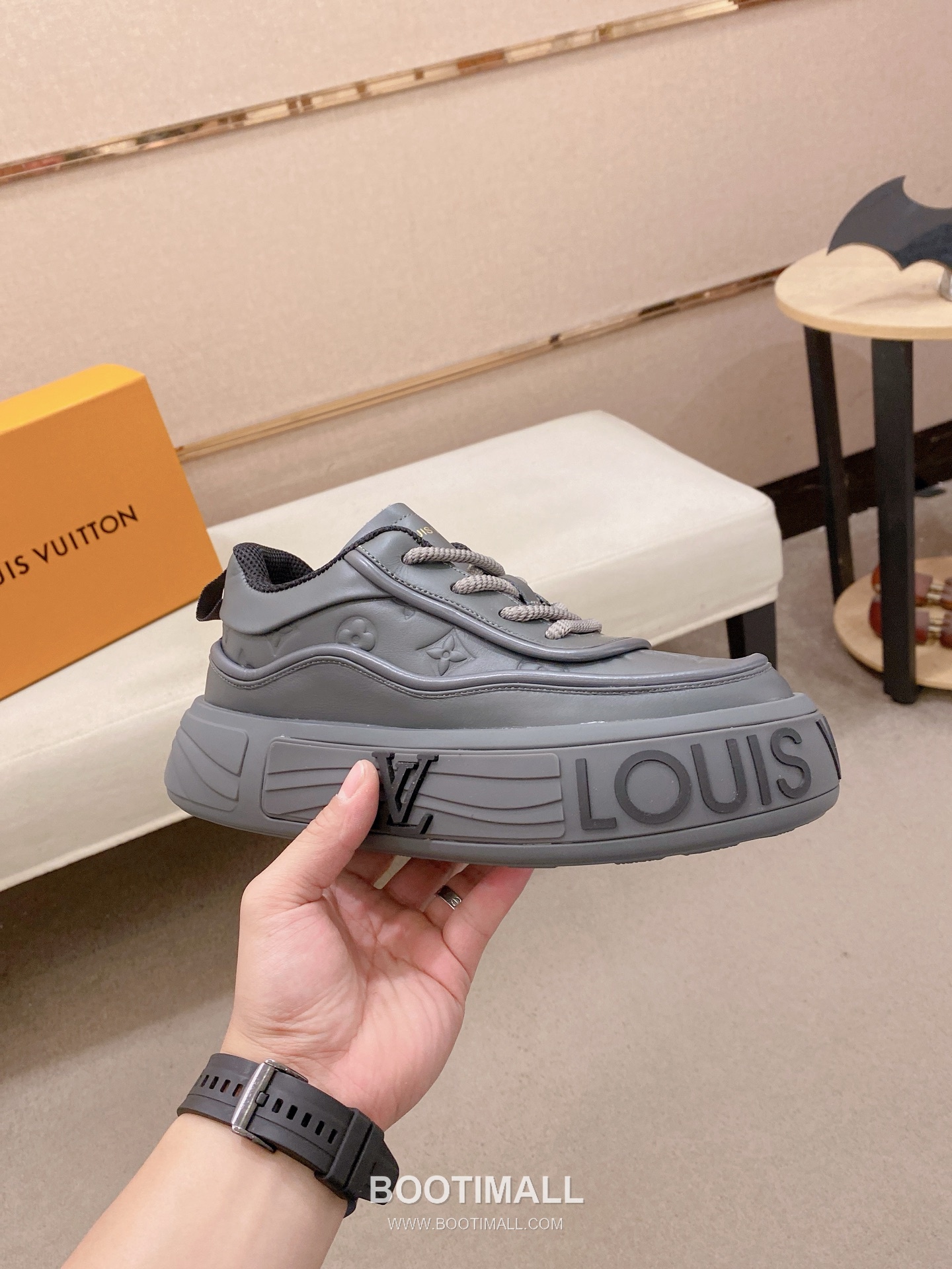 Louis Vuitton Leather Sneakers 루이비통 레더 스니커즈 4