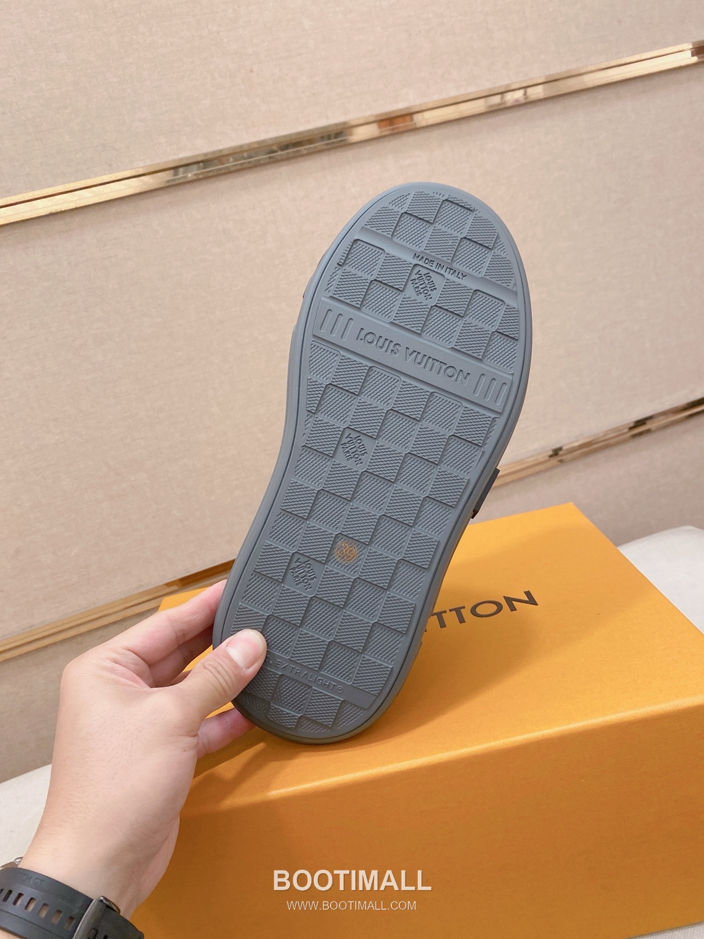 Louis Vuitton Leather Sneakers 루이비통 레더 스니커즈 9