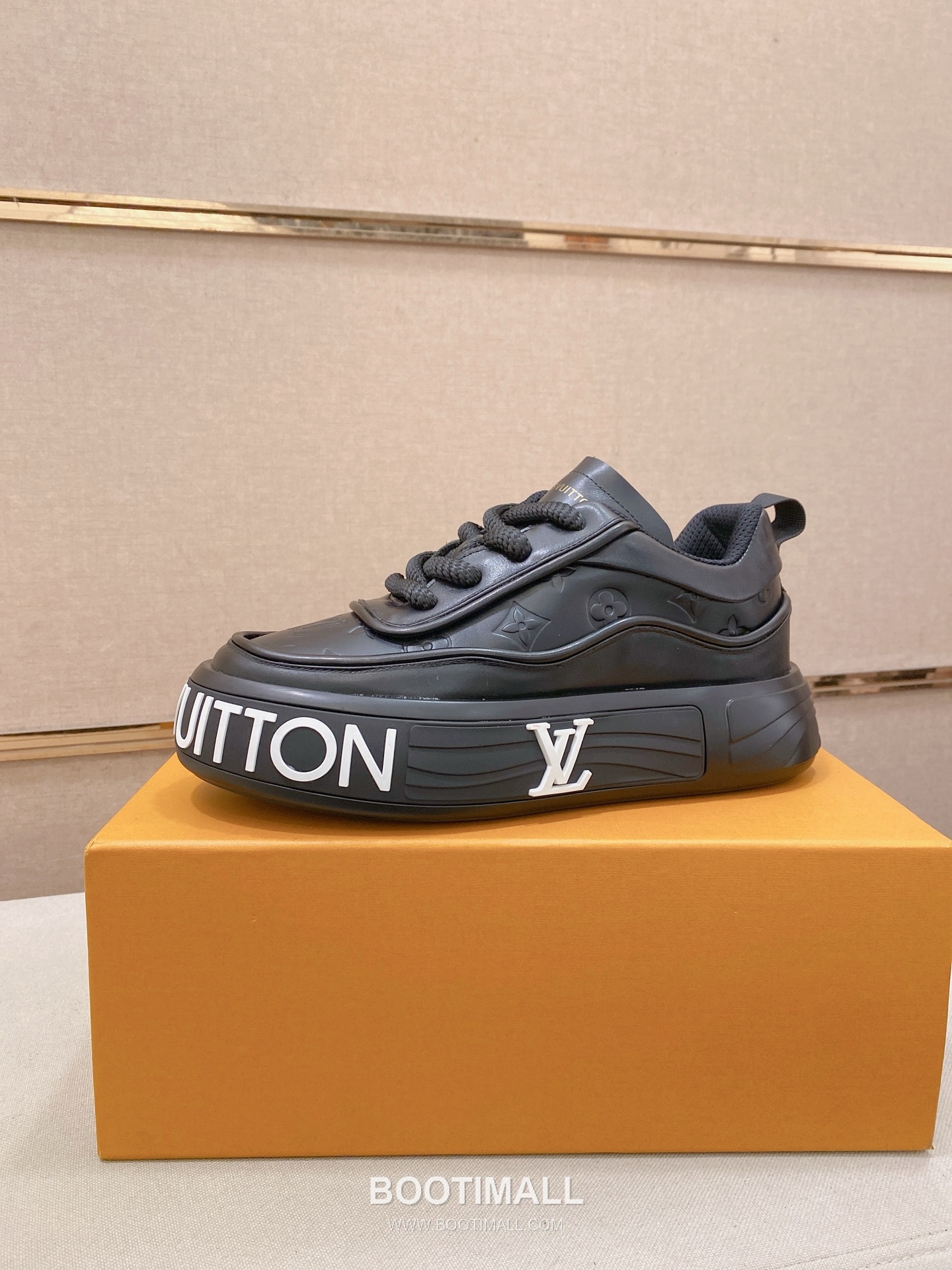 Louis Vuitton Leather Sneakers 루이비통 레더 스니커즈 1