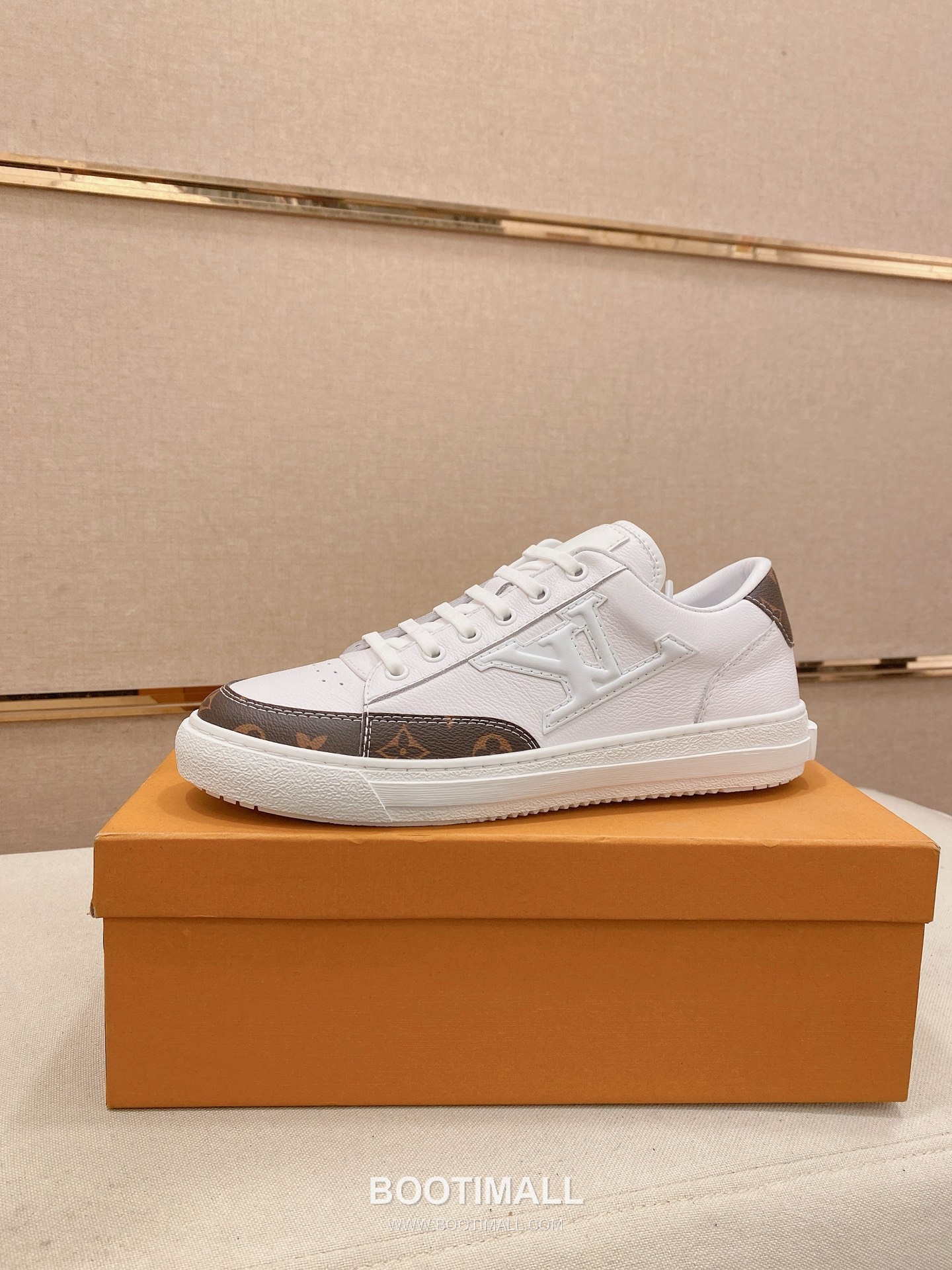 Louis Vuitton Leather Lace-up Sneakers 루이비톤 레더 레이스업 스니커즈 1