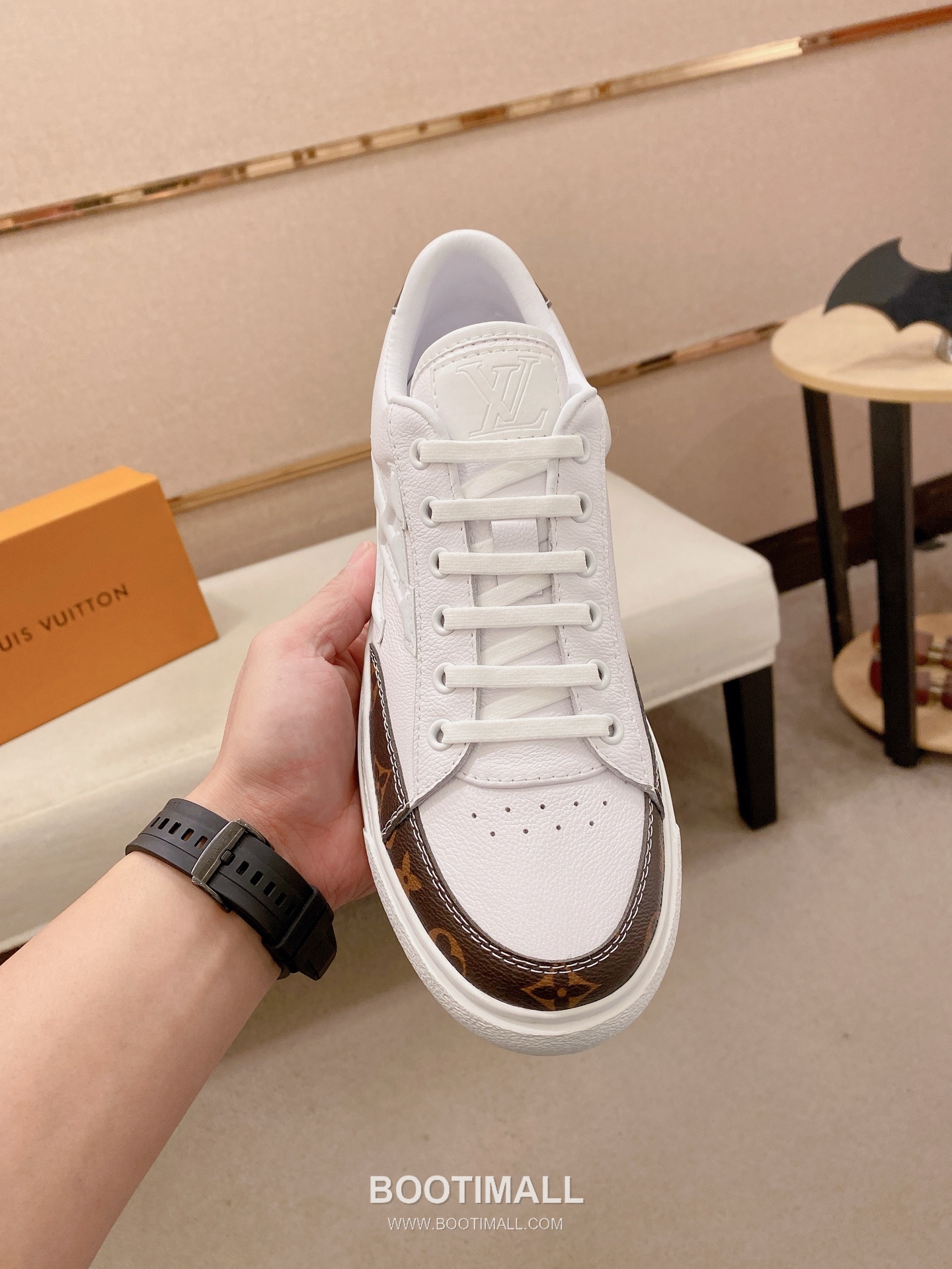 Louis Vuitton Leather Lace-up Sneakers 루이비톤 레더 레이스업 스니커즈 2