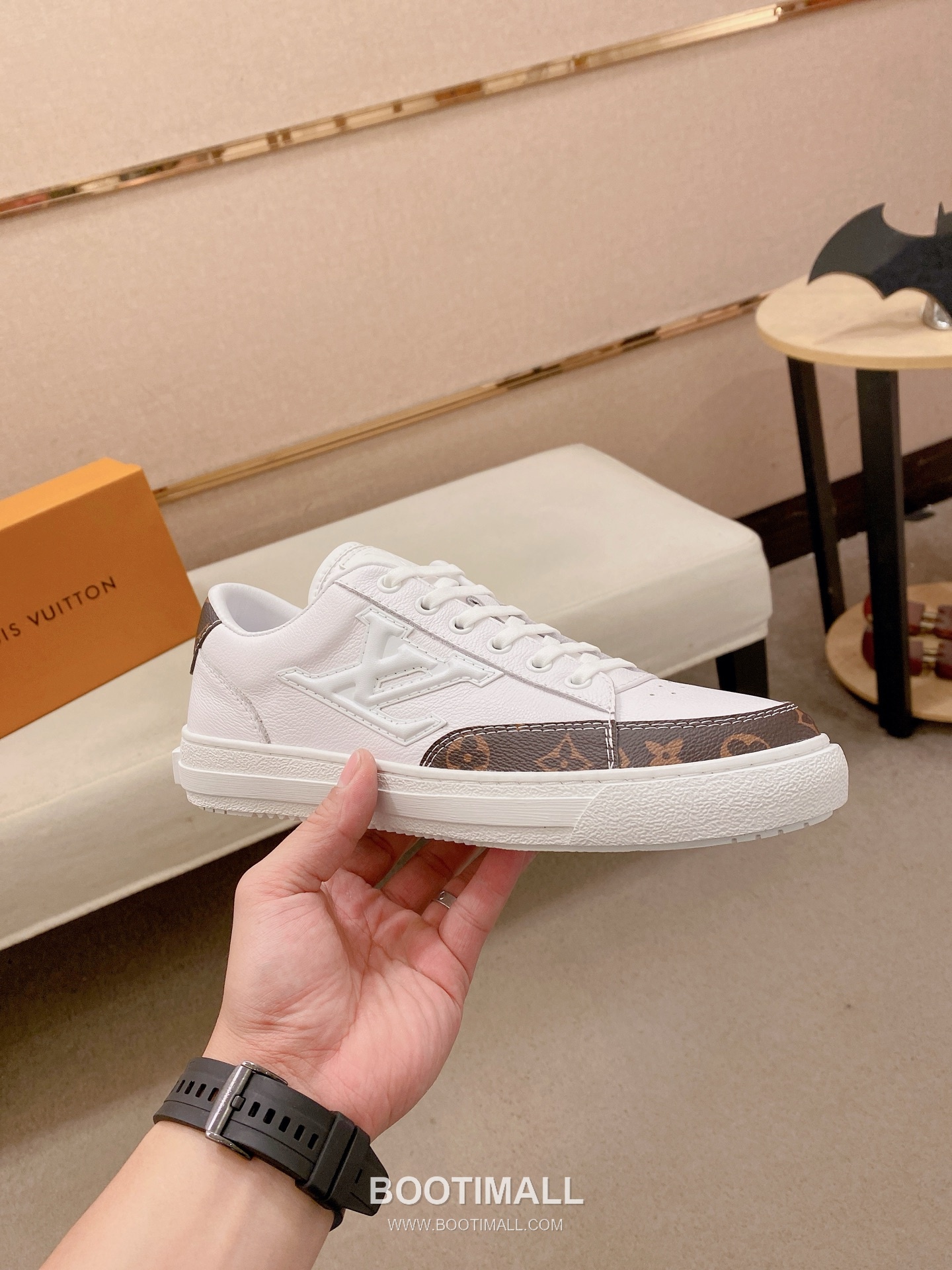 Louis Vuitton Leather Lace-up Sneakers 루이비톤 레더 레이스업 스니커즈 4