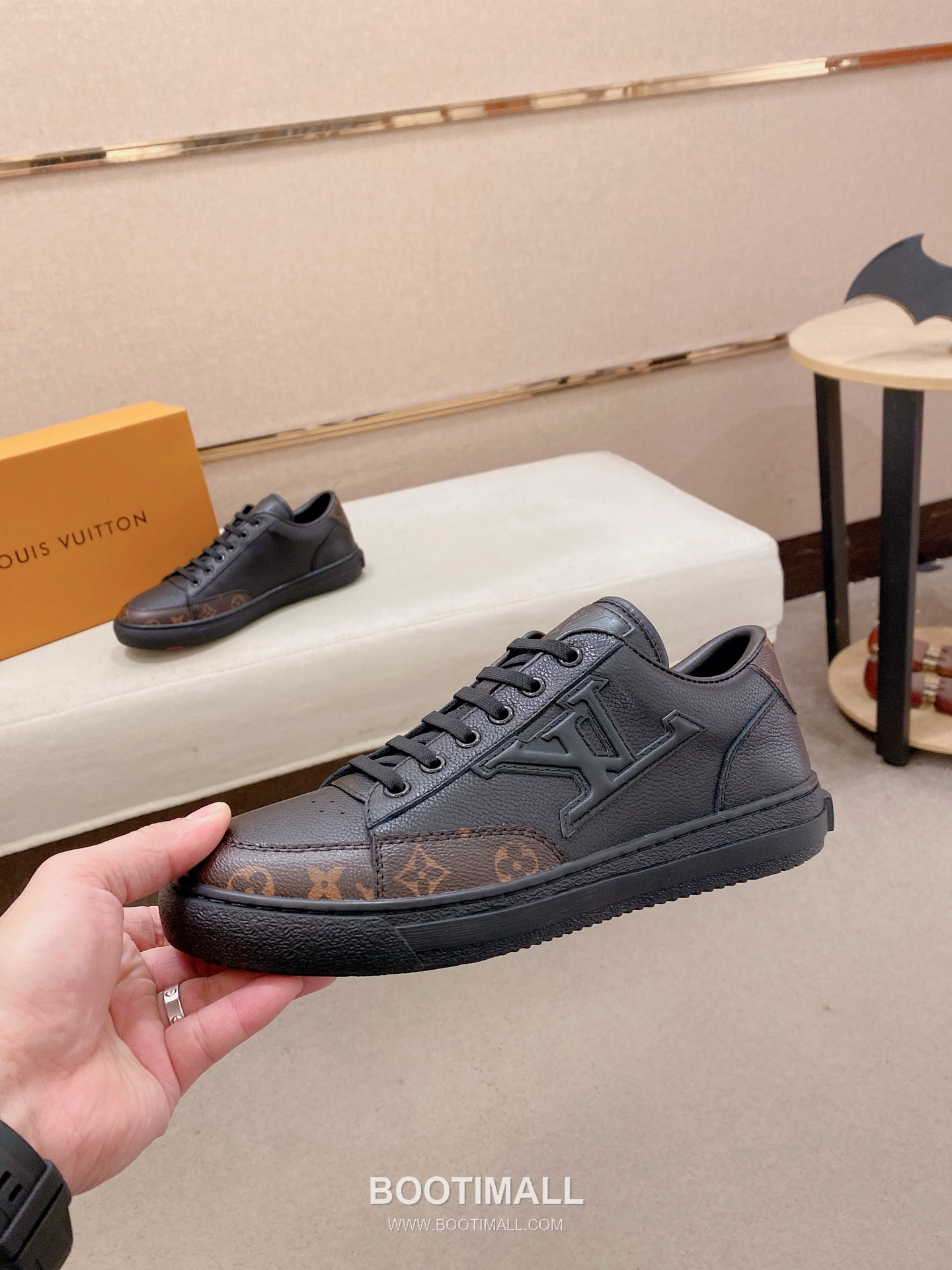 Louis Vuitton Leather Lace-up Sneakers 루이비톤 레더 레이스업 스니커즈 3