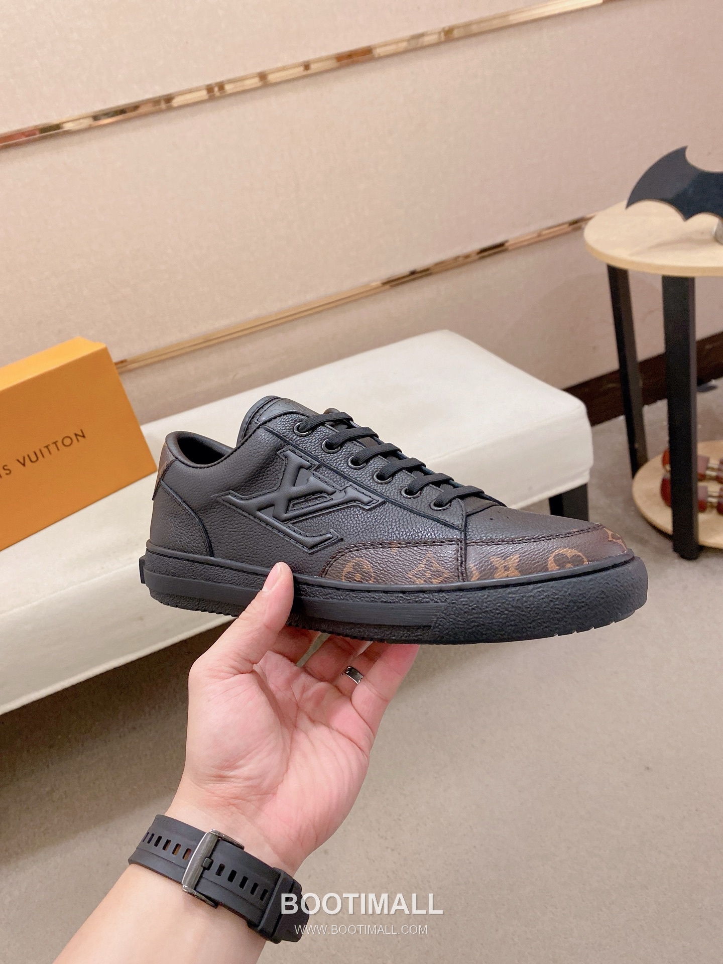 Louis Vuitton Leather Lace-up Sneakers 루이비톤 레더 레이스업 스니커즈 4