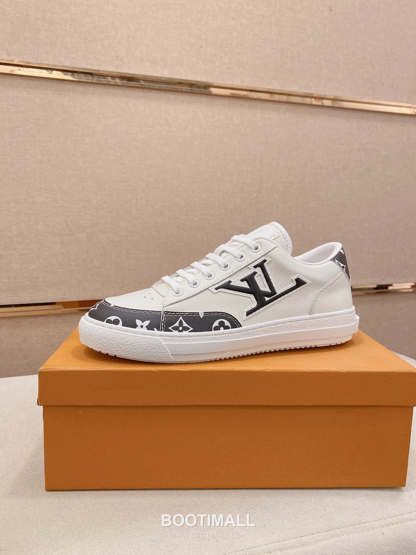 Louis Vuitton Leather Lace-up Sneakers 루이비톤 레더 레이스업 스니커즈 1