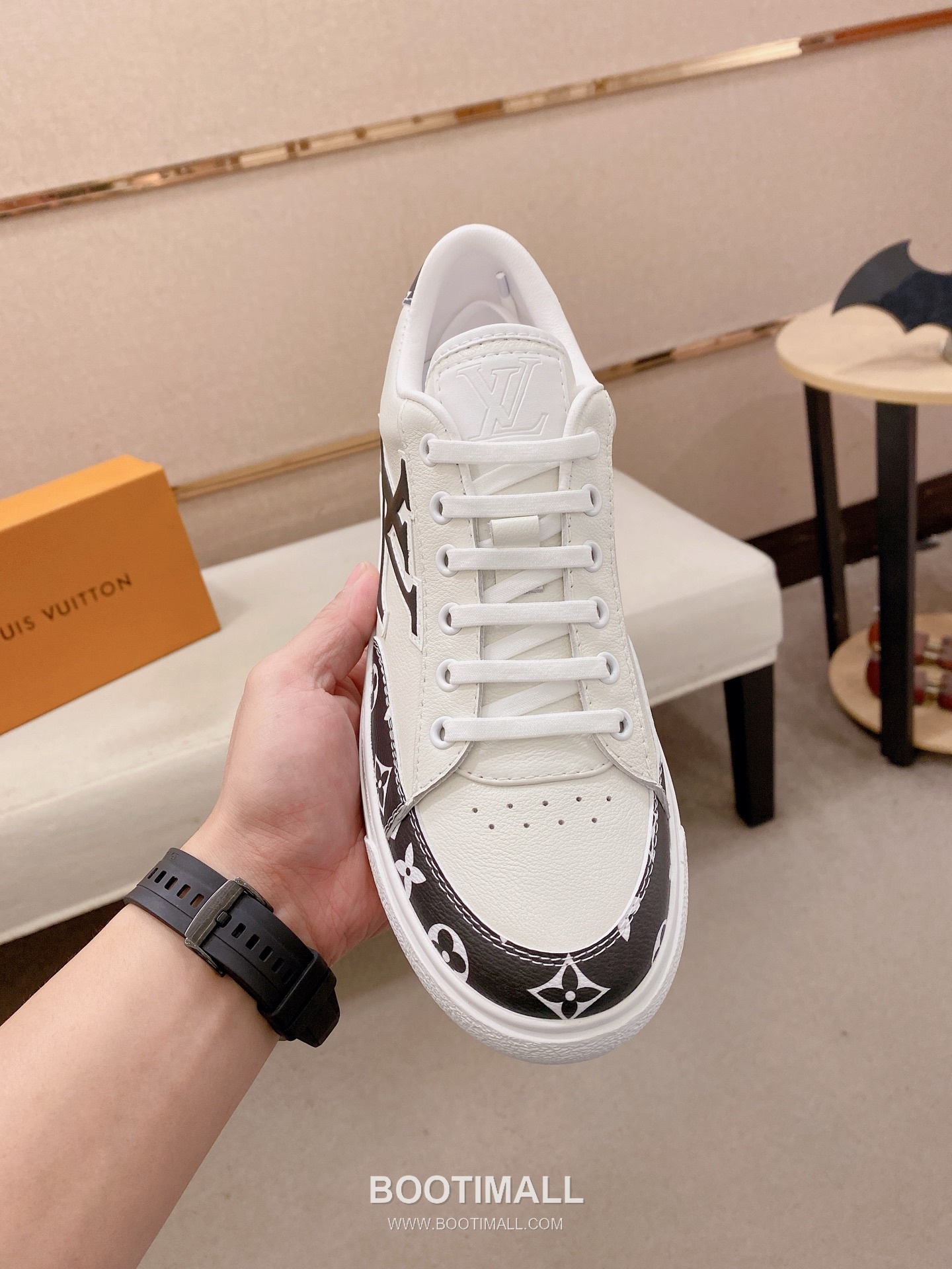 Louis Vuitton Leather Lace-up Sneakers 루이비톤 레더 레이스업 스니커즈 2