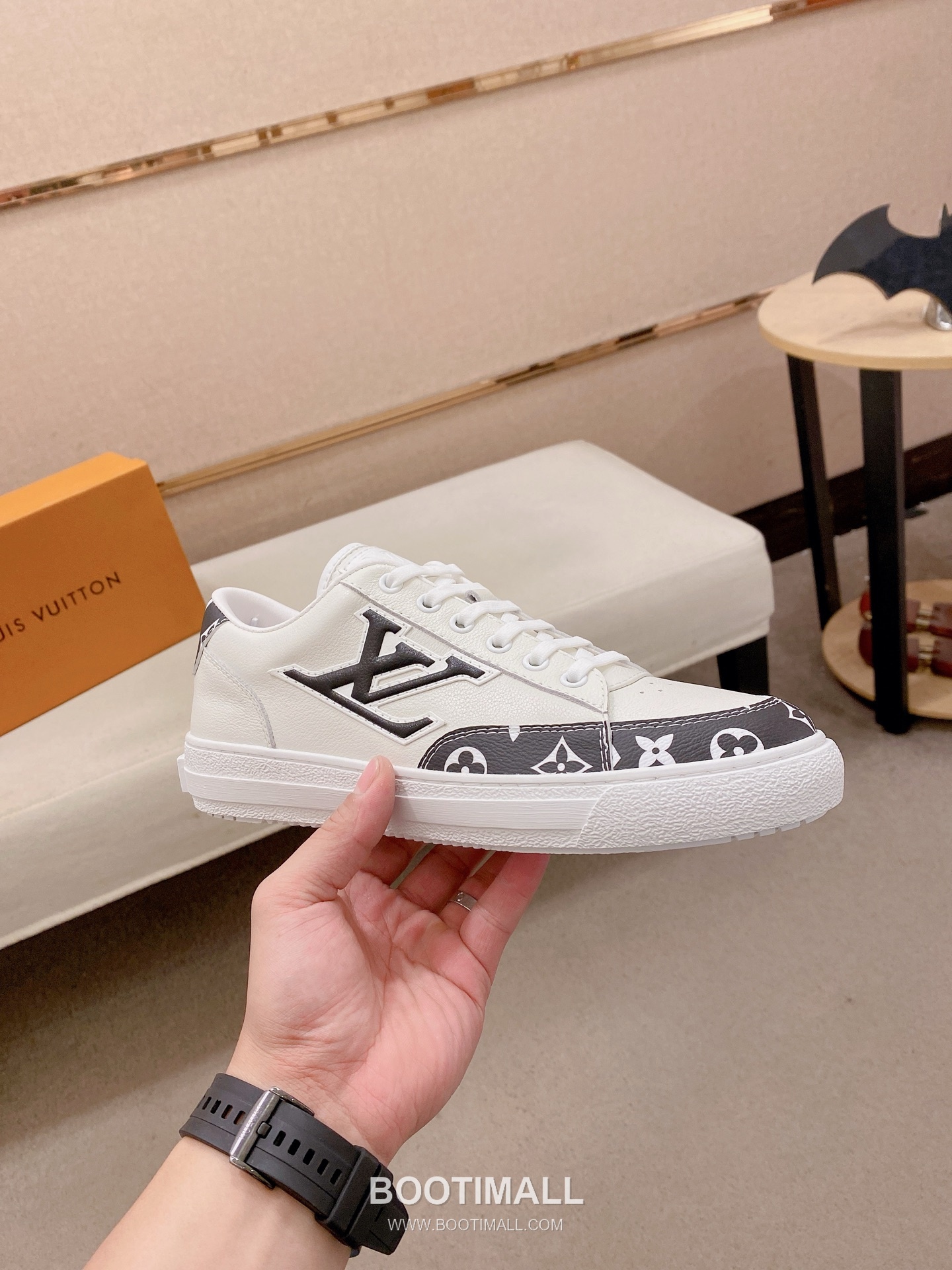 Louis Vuitton Leather Lace-up Sneakers 루이비톤 레더 레이스업 스니커즈 4