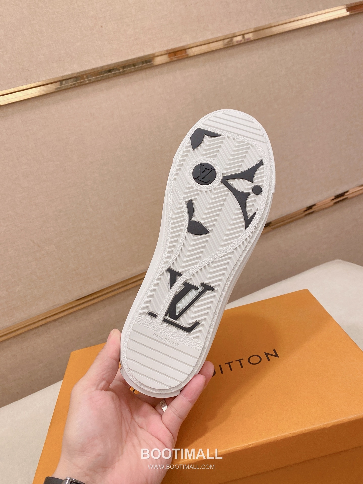 Louis Vuitton Leather Lace-up Sneakers 루이비톤 레더 레이스업 스니커즈 9