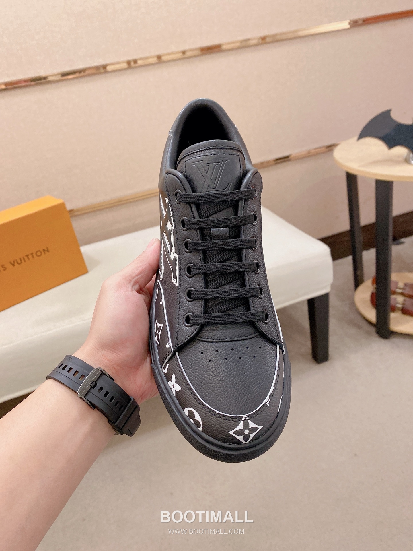 Louis Vuitton Leather Lace-up Sneakers 루이비톤 레더 레이스업 스니커즈 2