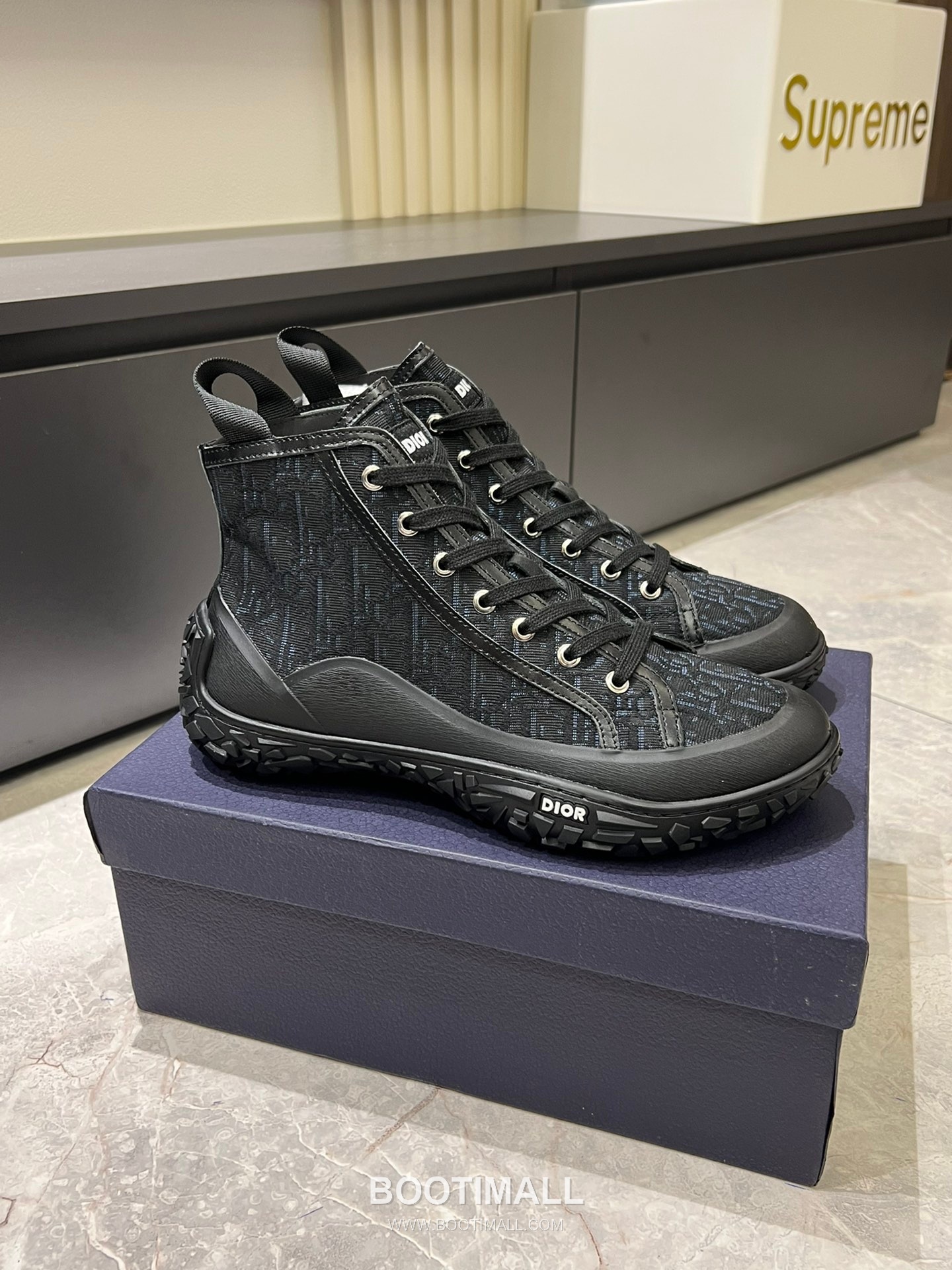 Dior B28 High-Top Oblique Jacquard Beige Black Sneakers 디올 B28 하이탑 오블리크 자카드 베이지 블랙 스니커즈 2