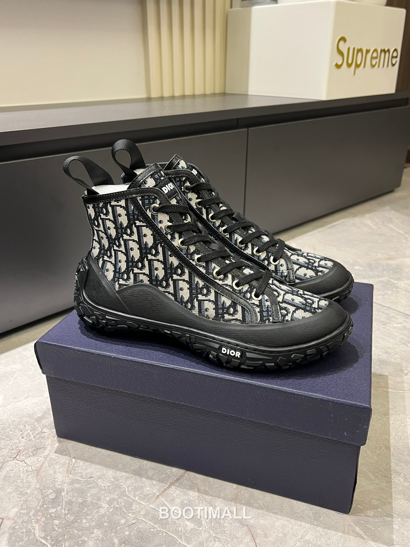 Dior B28 High-Top Oblique Jacquard Beige Black Sneakers 디올 B28 하이탑 오블리크 자카드 베이지 블랙 스니커즈 2