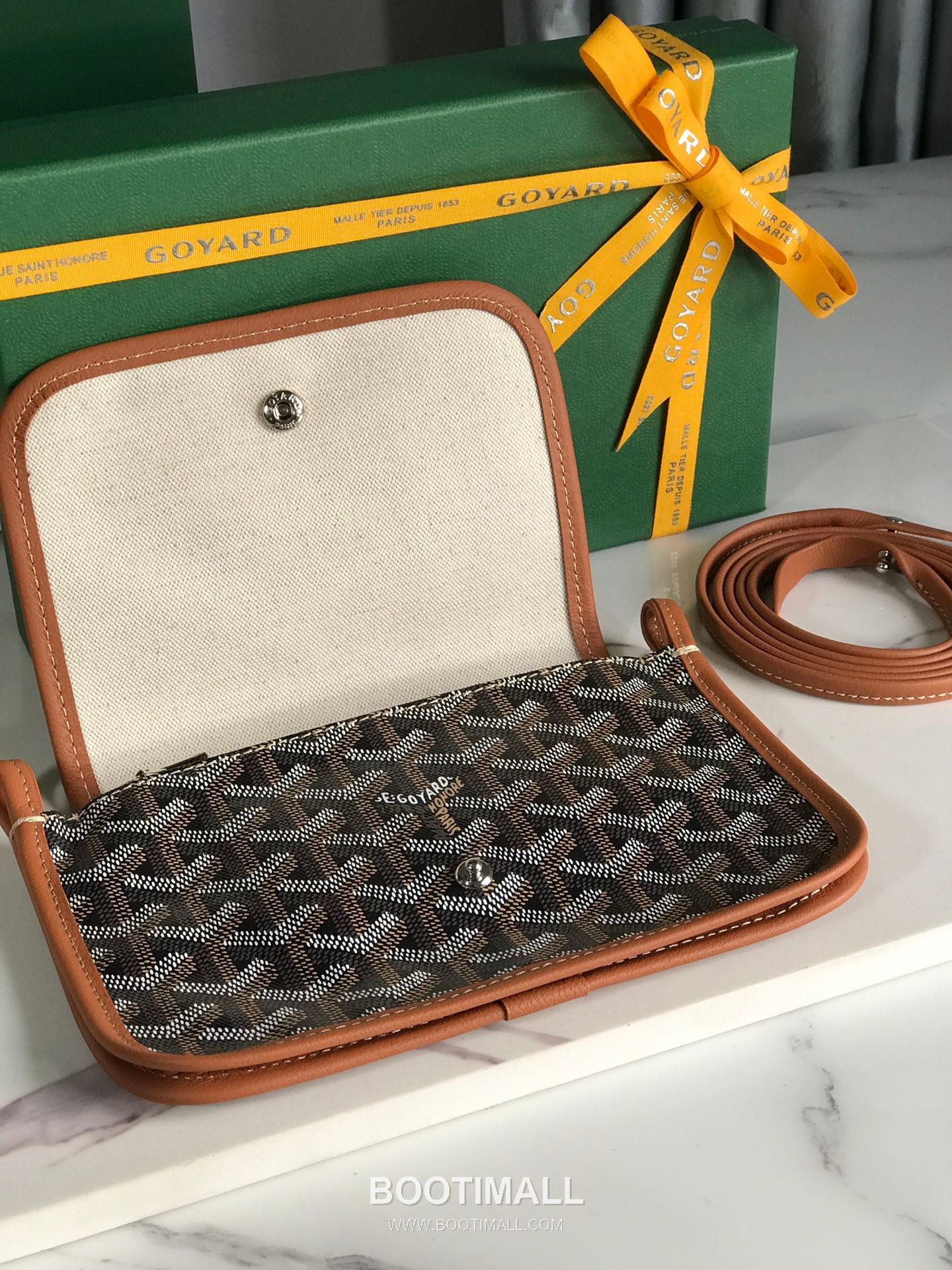 Goyard Saint Honore Yellow Goyardine Canvas Crossbody Bag 고야드 생토노레 옐로우 고야딘 캔버스 크로스백 22cm 12