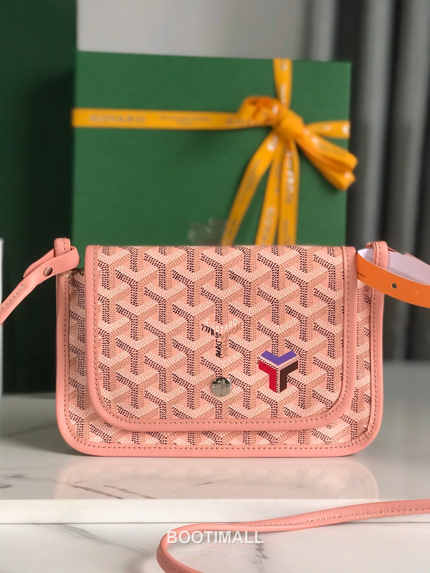 Goyard Plumetis Triple Compartment Pink Multicolor Painted Coated Canvas Crossbody Bag 고야드 플뤼메티스 020188 핑크 멀티컬러 페인티드 코팅 캔버스 크로스백 20cm 1