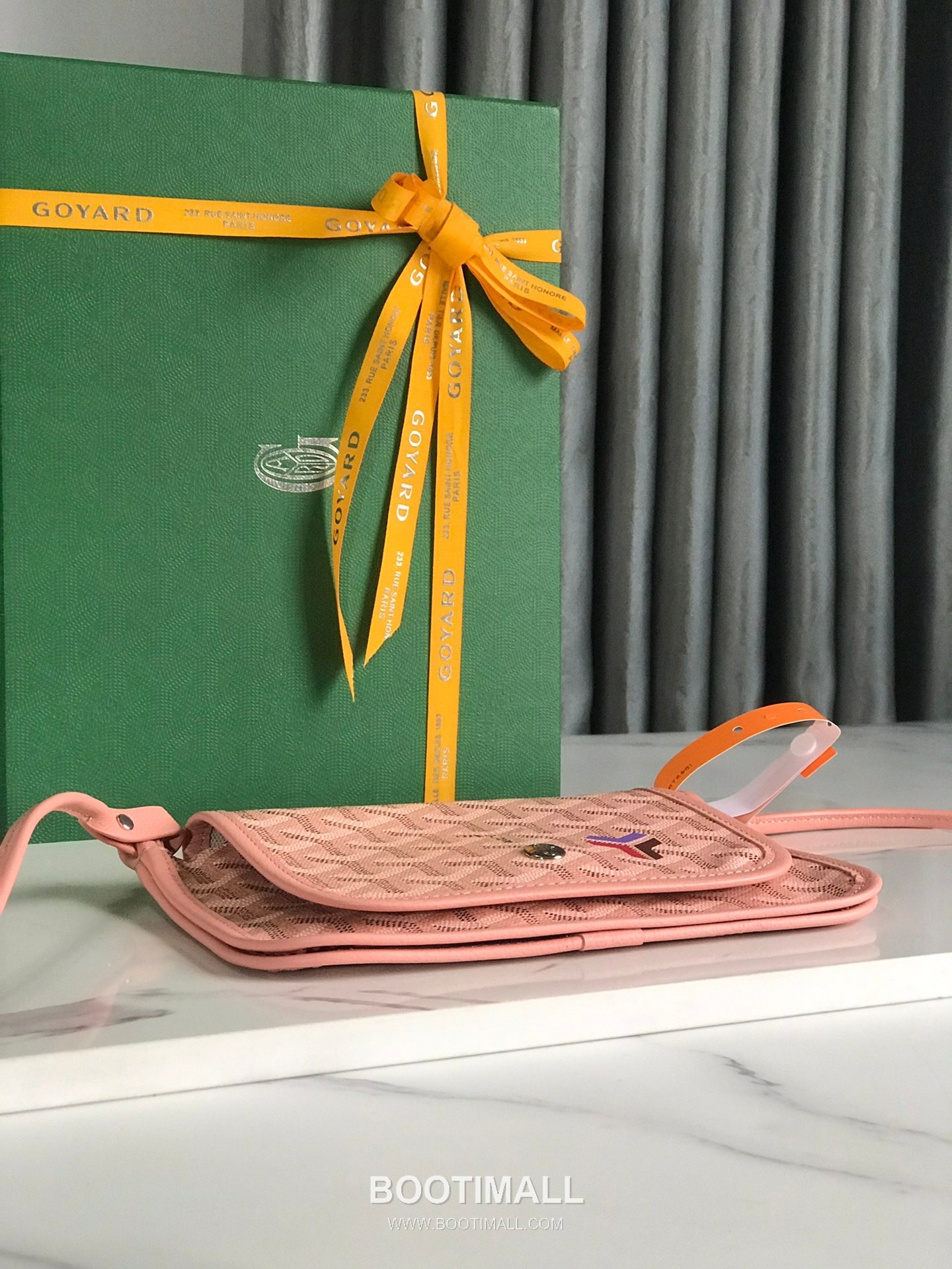 Goyard Plumetis Triple Compartment Pink Multicolor Painted Coated Canvas Crossbody Bag 고야드 플뤼메티스 020188 핑크 멀티컬러 페인티드 코팅 캔버스 크로스백 20cm 3