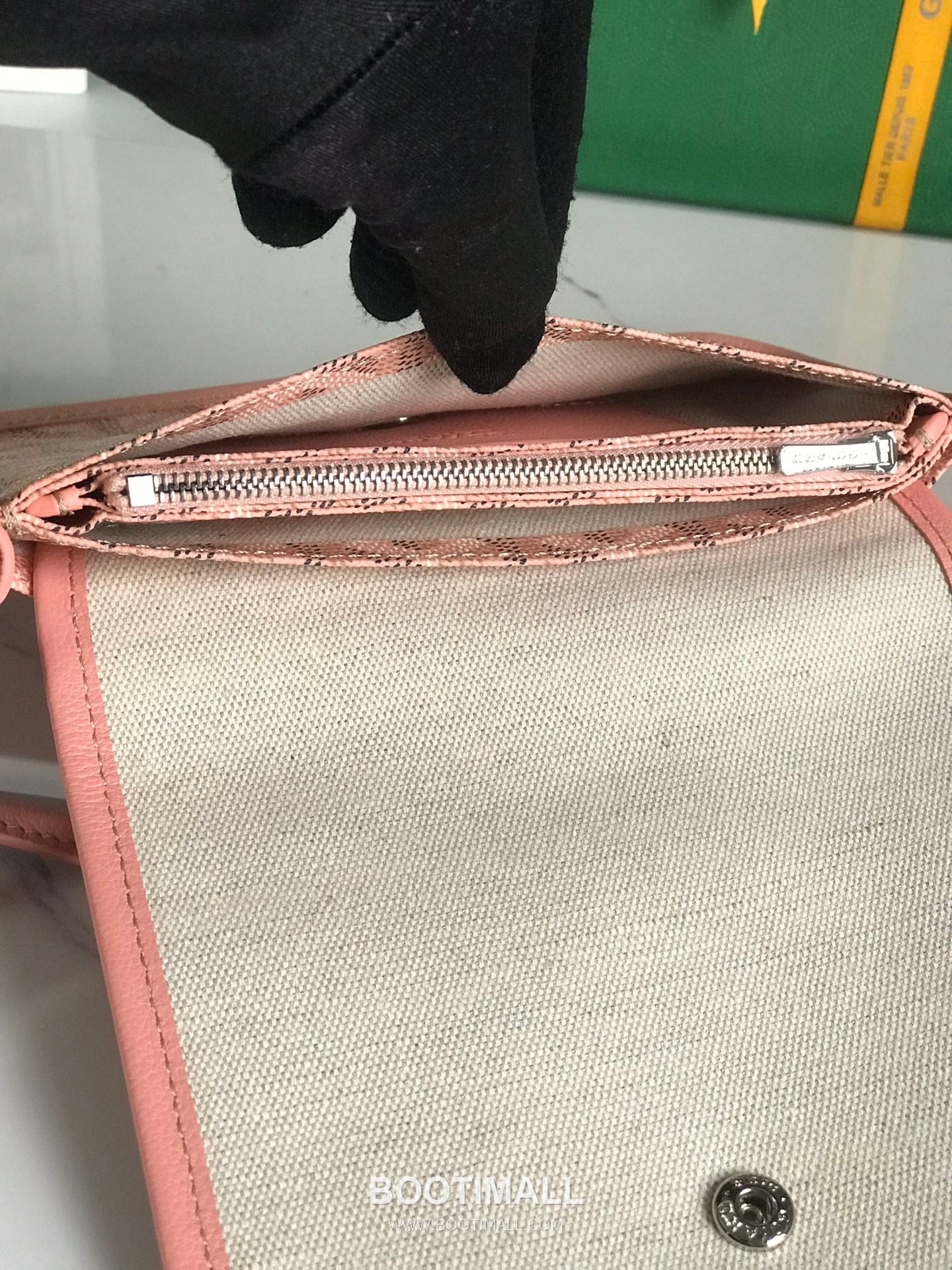 Goyard Plumetis Triple Compartment Pink Multicolor Painted Coated Canvas Crossbody Bag 고야드 플뤼메티스 020188 핑크 멀티컬러 페인티드 코팅 캔버스 크로스백 20cm 7