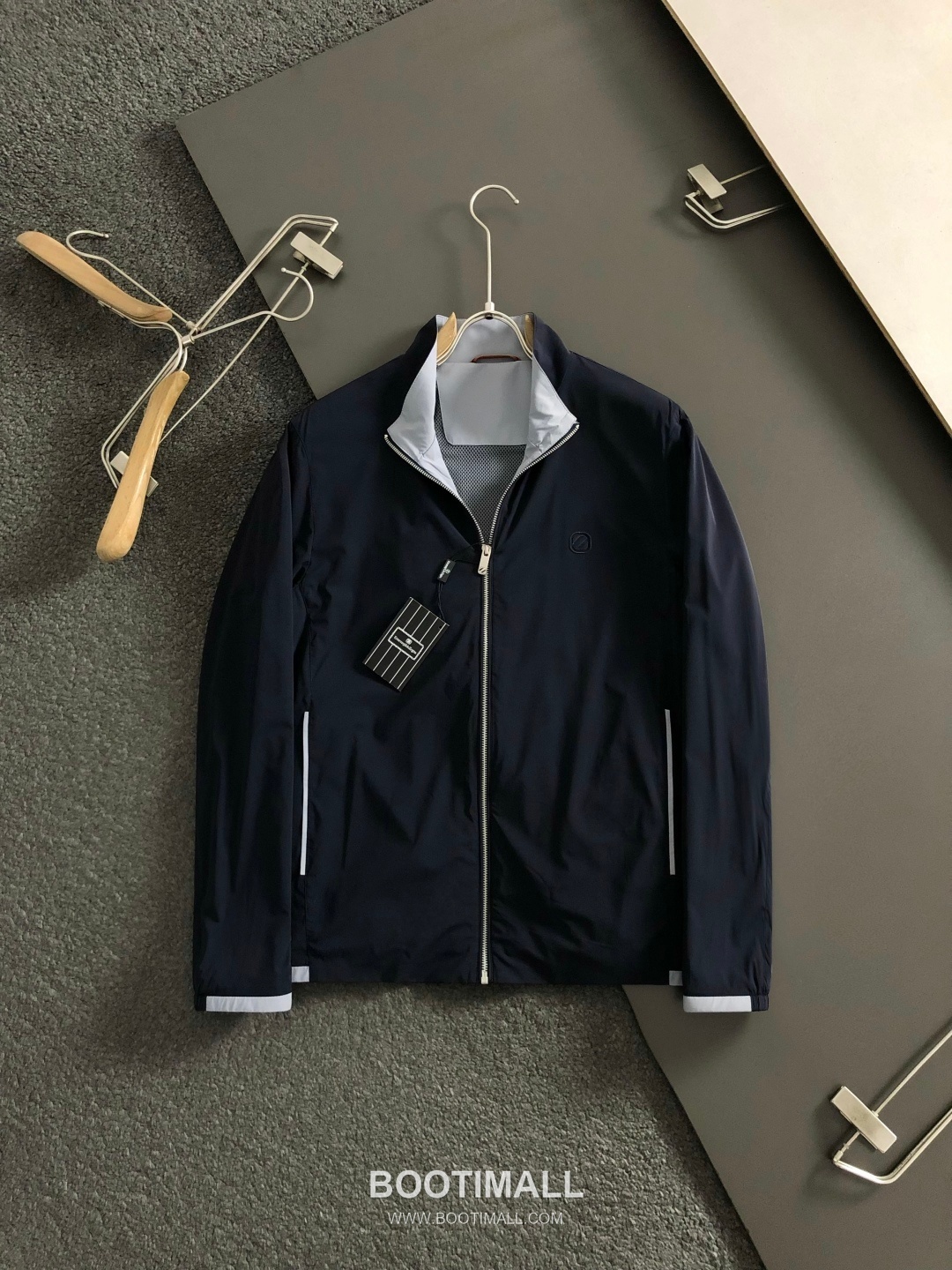 Zegna Letter Logo Color Block Short Sleeve T-Shirt Black Grey 제냐 레터 로고 컬러 블록 반팔 티셔츠 블랙 그레이 1