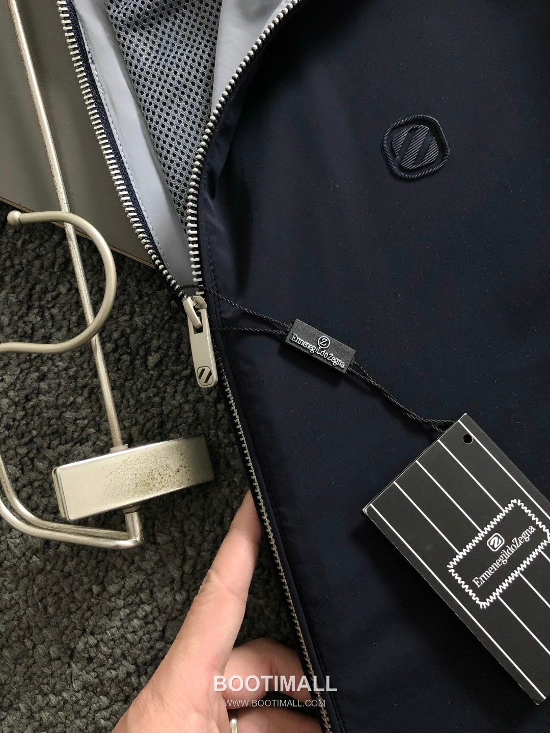 Zegna Letter Logo Color Block Short Sleeve T-Shirt Black Grey 제냐 레터 로고 컬러 블록 반팔 티셔츠 블랙 그레이 2