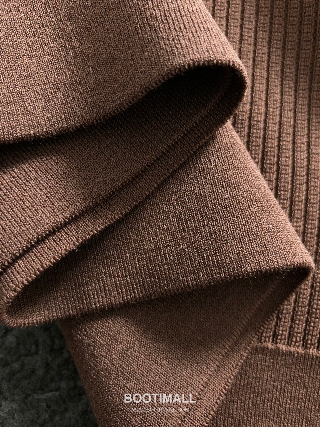 Off-White LP Striped Contrast Zip Short Sleeve Polo Shirt Brown LP 스트라이프 배색 지퍼 반팔 폴로 셔츠 브라운 5