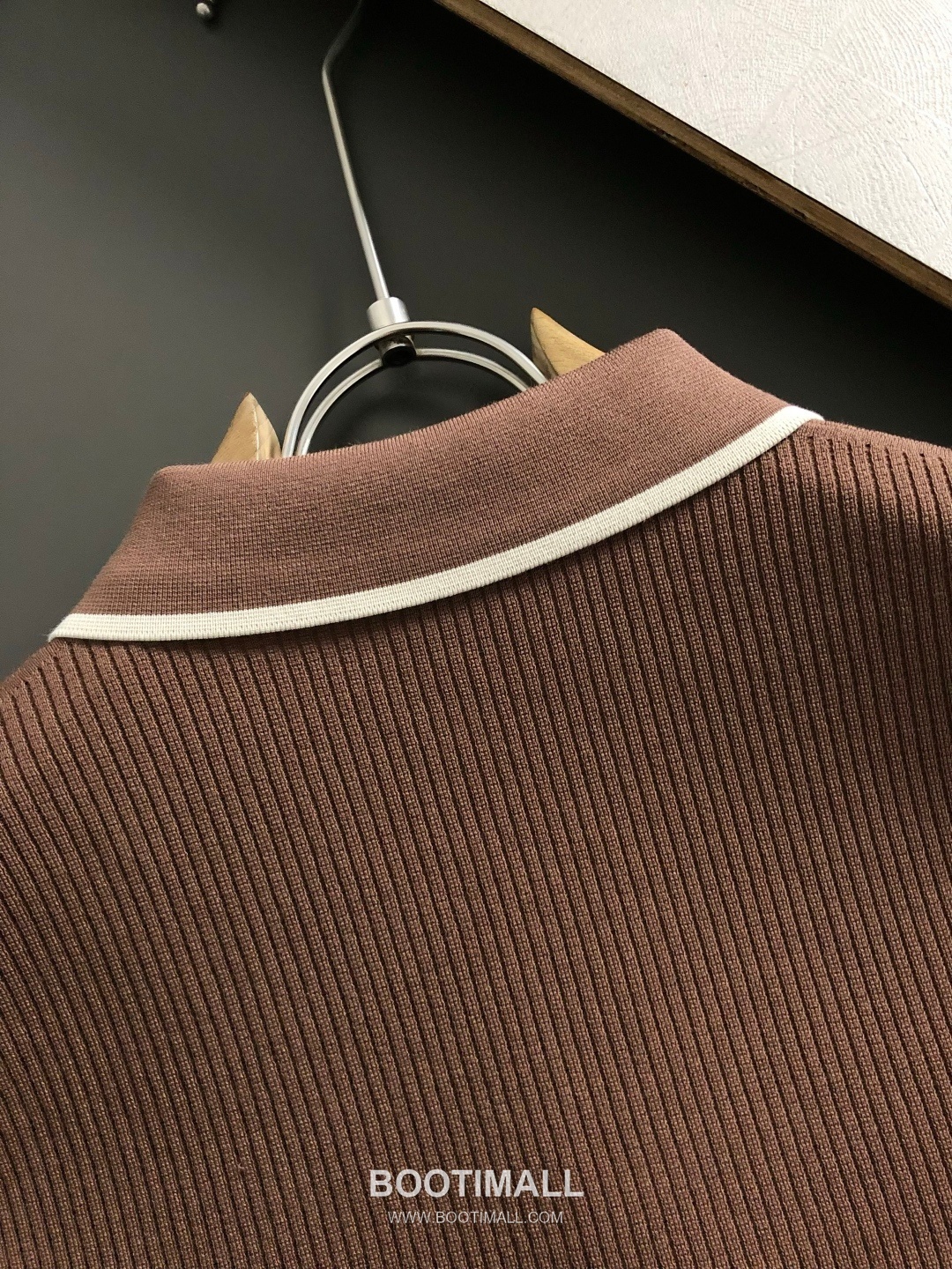 Off-White LP Striped Contrast Zip Short Sleeve Polo Shirt Brown LP 스트라이프 배색 지퍼 반팔 폴로 셔츠 브라운 7