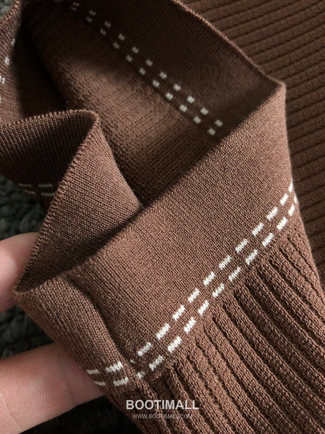 Off-White LP Striped Contrast Zip Short Sleeve Polo Shirt Brown LP 스트라이프 배색 지퍼 반팔 폴로 셔츠 브라운 9