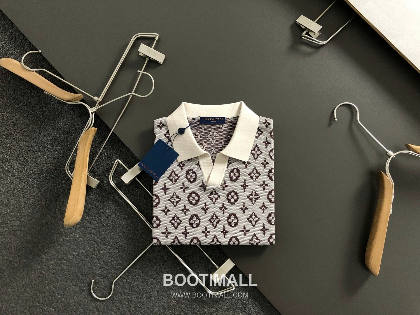 Louis Vuitton Monogram Letter Polo Collar Short Sleeve T-Shirt Brown 루이비통 모노그램 레터 폴로 카라 반팔 티셔츠 브라운 1