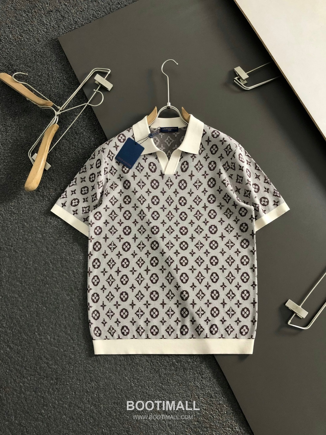 Louis Vuitton Monogram Letter Polo Collar Short Sleeve T-Shirt Brown 루이비통 모노그램 레터 폴로 카라 반팔 티셔츠 브라운 2