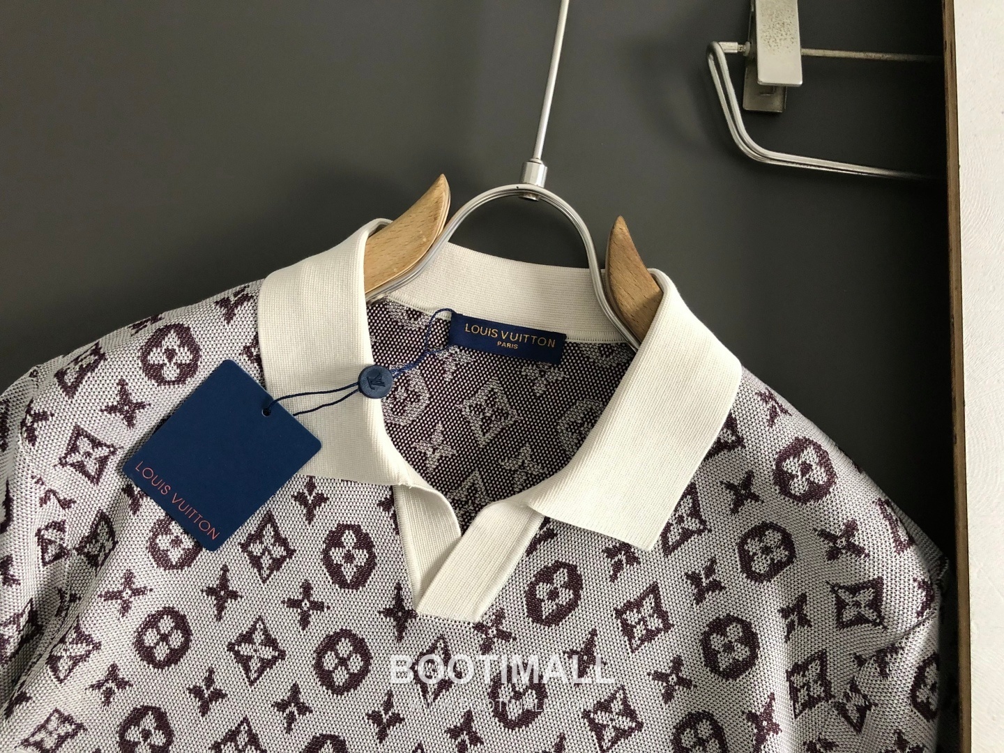 Louis Vuitton Monogram Letter Polo Collar Short Sleeve T-Shirt Brown 루이비통 모노그램 레터 폴로 카라 반팔 티셔츠 브라운 4