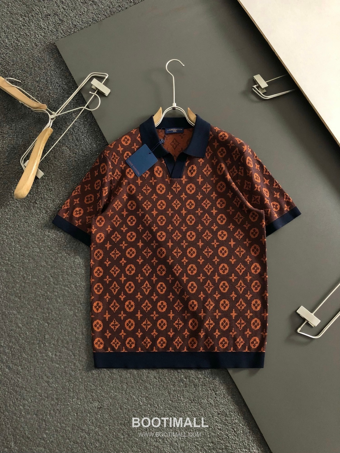 Louis Vuitton Monogram Letter Polo Collar Short Sleeve T-Shirt Brown 루이비통 모노그램 레터 폴로 카라 반팔 티셔츠 브라운 5