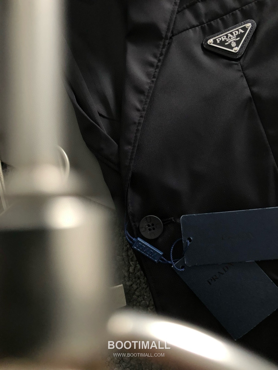 Prada Metal Triangle Logo Tailored Blazer Short Sleeve Black 프라다 메탈 트라이앵글 로고 테일러드 블레이저 반팔 블랙 3