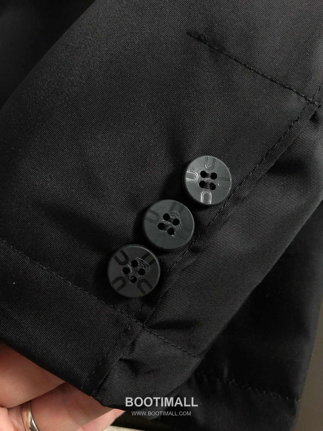 Prada Metal Triangle Logo Tailored Blazer Short Sleeve Black 프라다 메탈 트라이앵글 로고 테일러드 블레이저 반팔 블랙 5